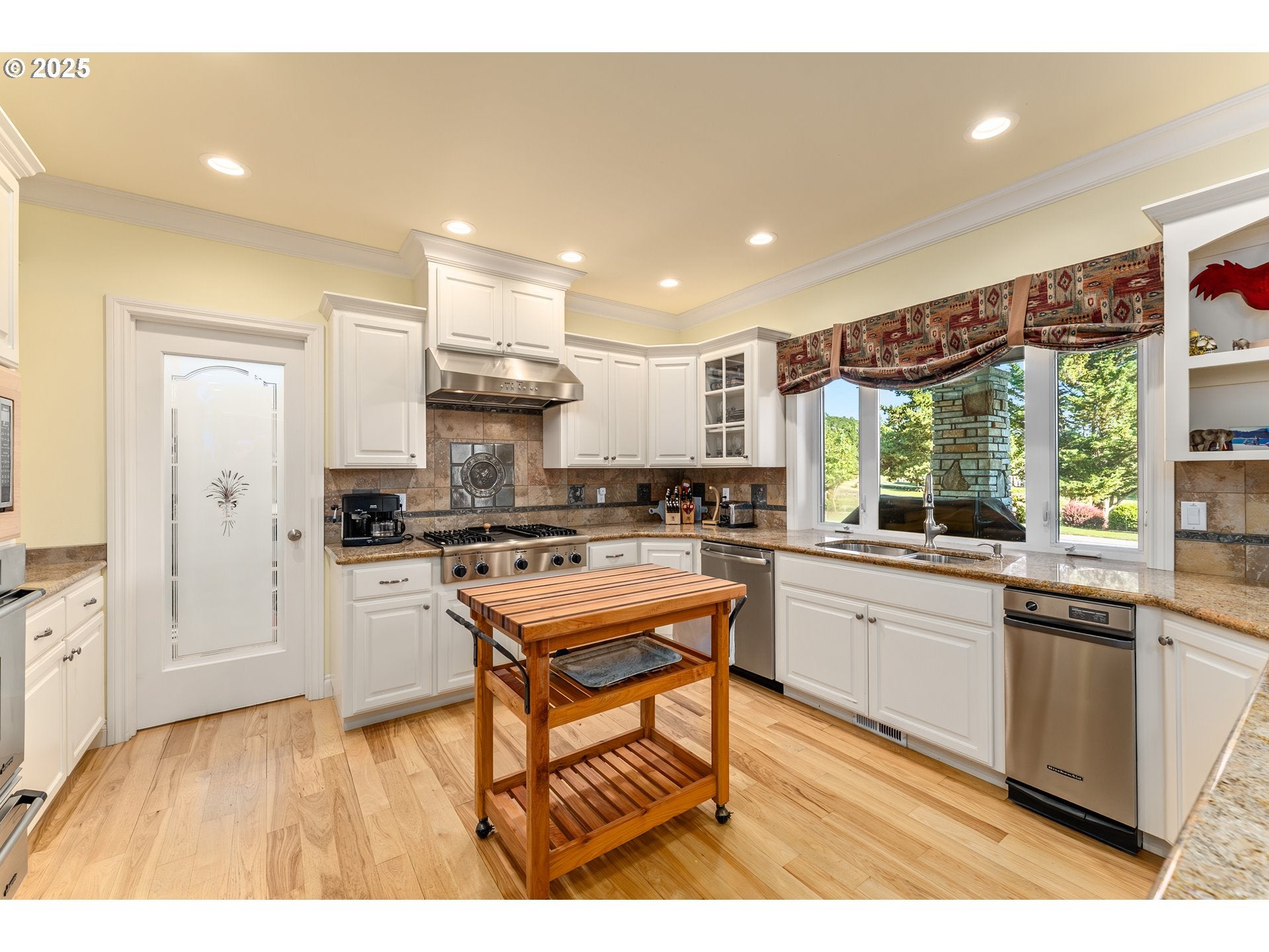 Roseburg, Oregon, 97471, United States, ,3 BathroomsBathrooms,Residential,Active,1828697