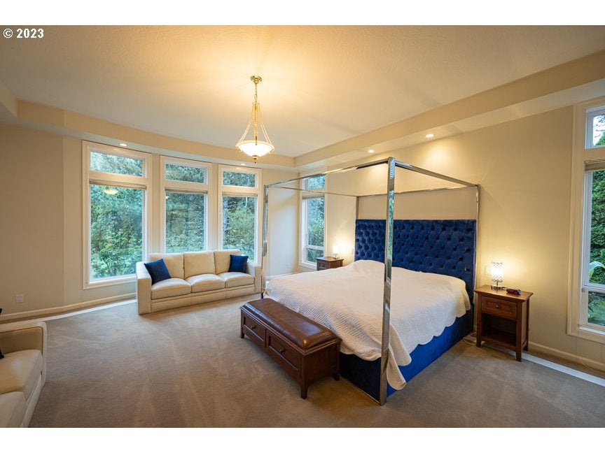 Eugene, Oregon, 97401, United States, 5 Bedrooms Bedrooms, ,5 BathroomsBathrooms,Residential,Active,1986881