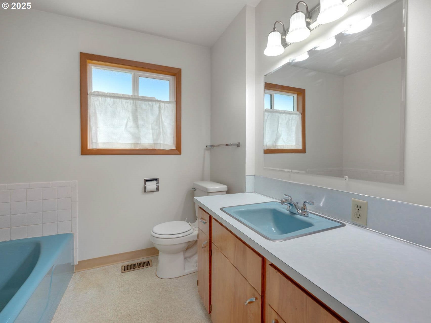 Hillsboro, Oregon, 97123, United States, 3 Bedrooms Bedrooms, ,2 BathroomsBathrooms,Residential,Active,1849541