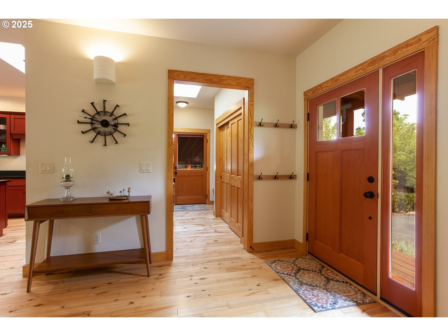 Hood River, Oregon, 97031, United States, 3 Bedrooms Bedrooms, ,3 BathroomsBathrooms,Residential,Active,1927664
