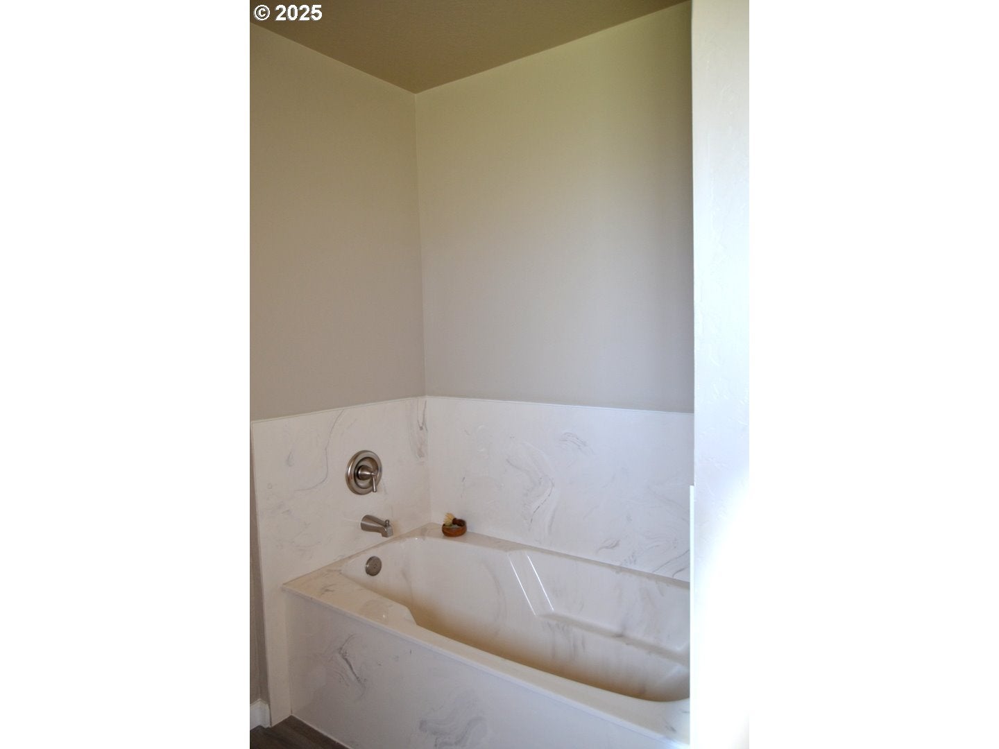 Grants Pass, Oregon, 97526, United States, 4 Bedrooms Bedrooms, ,2 BathroomsBathrooms,Residential,Active,1973321