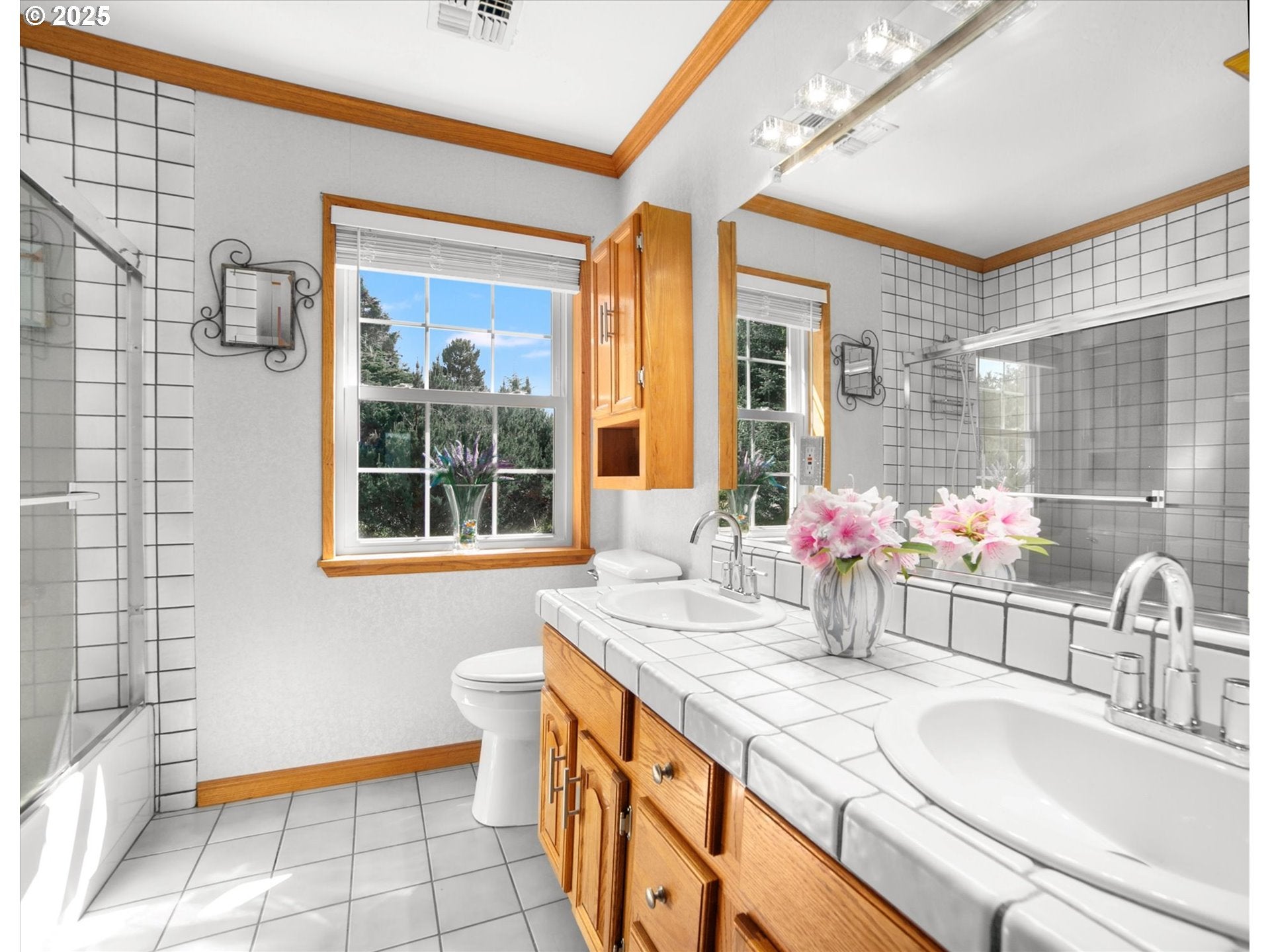 Gold Beach, Oregon, 97444, United States, 4 Bedrooms Bedrooms, ,5 BathroomsBathrooms,Residential,Active,1899243