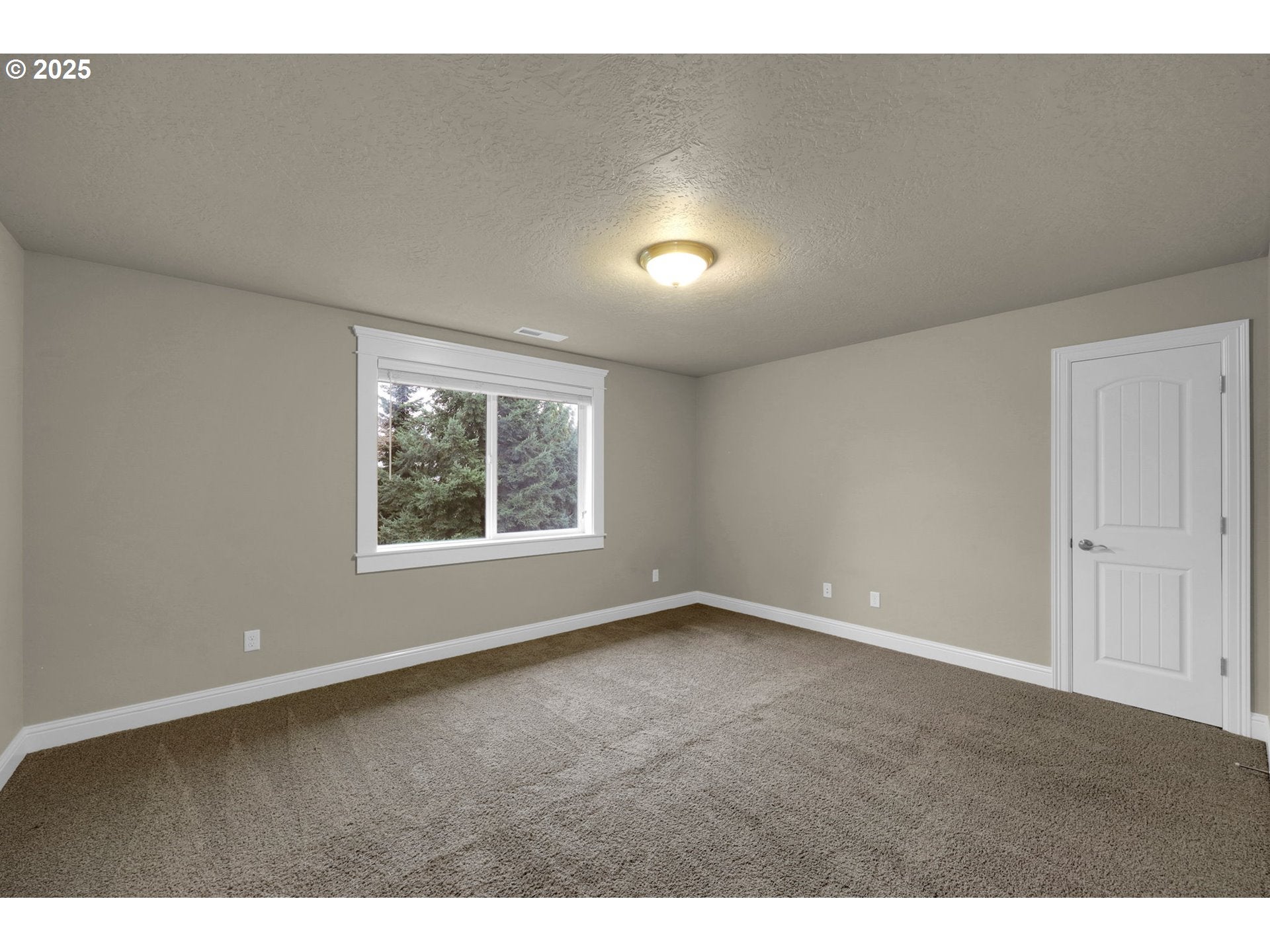 Eugene, Oregon, 97408, United States, 5 Bedrooms Bedrooms, ,3 BathroomsBathrooms,Residential,Active,2007072