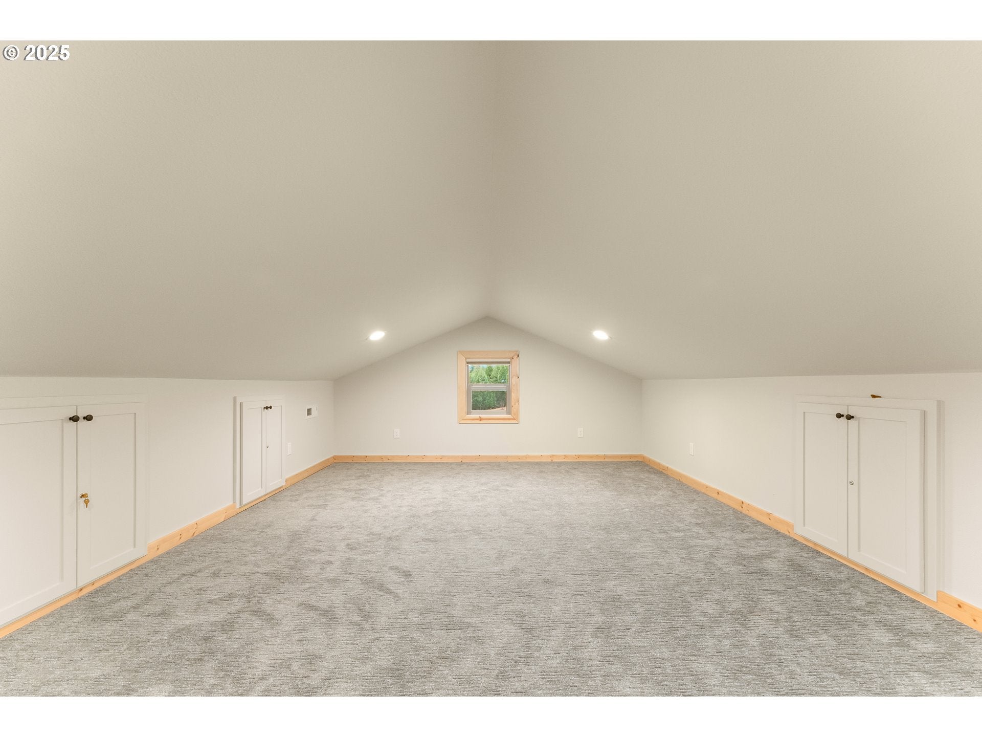 Idleyld Park, Oregon, 97447, United States, 10 Bedrooms Bedrooms, ,7 BathroomsBathrooms,Residential,Active,2017112