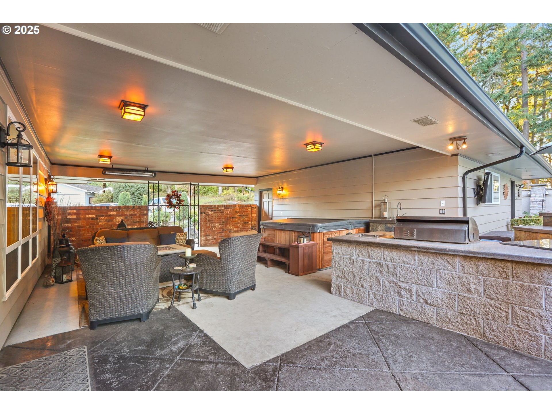 Eugene, Oregon, 97405, United States, 5 Bedrooms Bedrooms, ,4 BathroomsBathrooms,Residential,Active,1964513