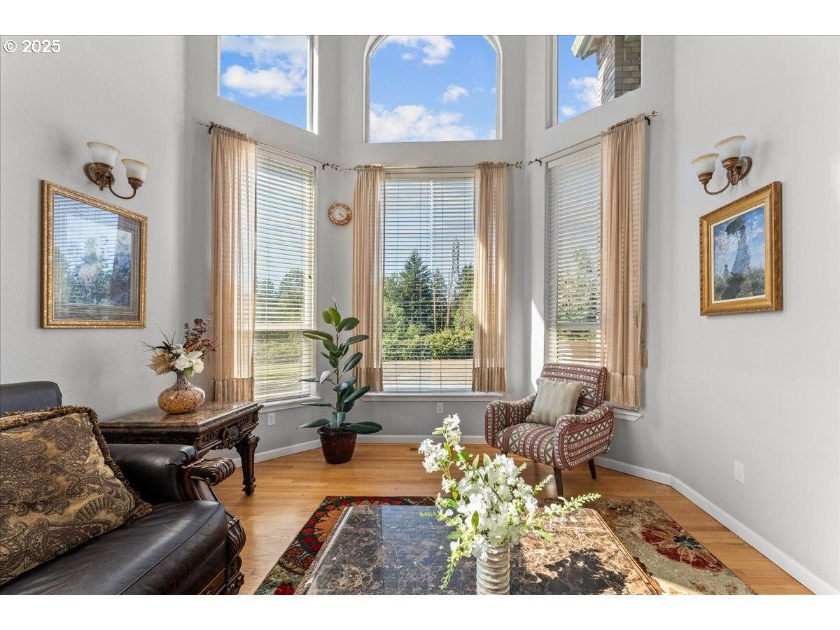 Portland, Oregon, 97236, United States, 5 Bedrooms Bedrooms, ,4 BathroomsBathrooms,Residential,Active,1877776