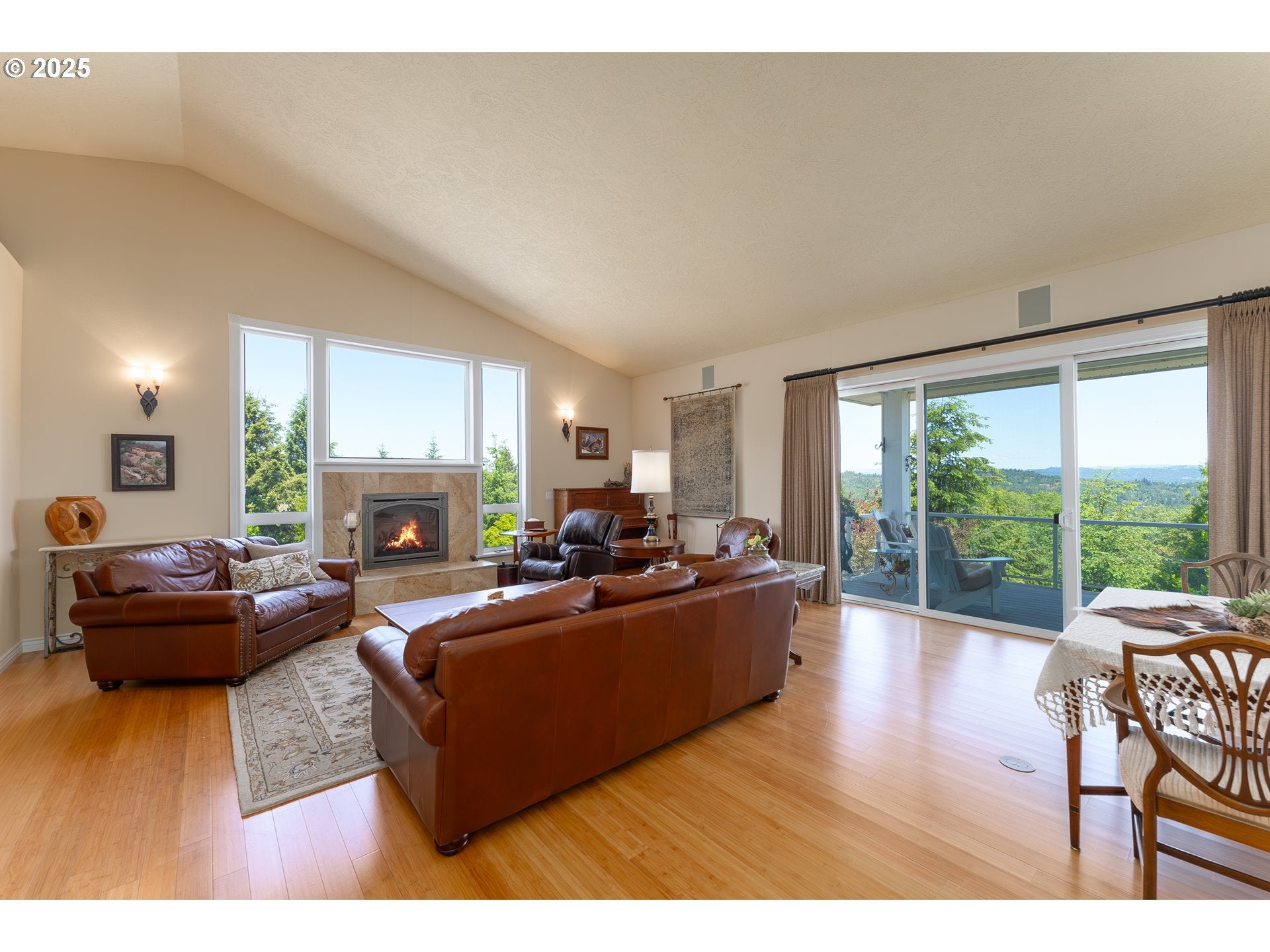 Roseburg, Oregon, 97471, United States, 4 Bedrooms Bedrooms, ,4 BathroomsBathrooms,Residential,Active,1800177