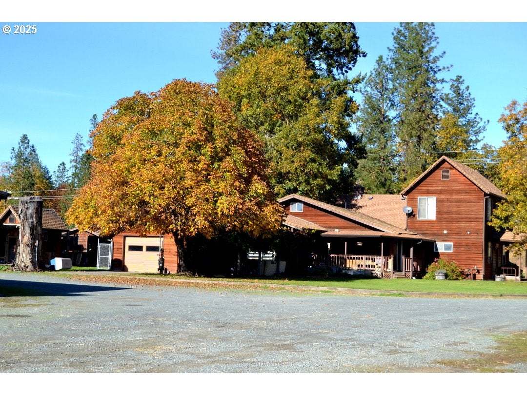 Grants Pass, Oregon, 97526, United States, 4 Bedrooms Bedrooms, ,2 BathroomsBathrooms,Residential,Active,1973321
