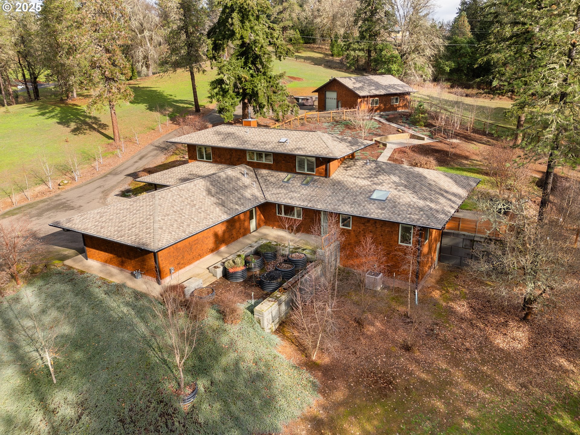 Roseburg, Oregon, 97471, United States, 3 Bedrooms Bedrooms, ,4 BathroomsBathrooms,Residential,Active,1941136
