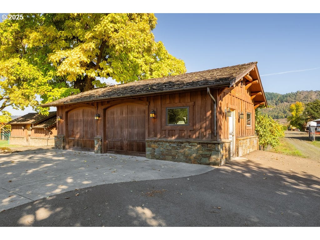 Roseburg, Oregon, 97471, United States, 3 Bedrooms Bedrooms, ,2 BathroomsBathrooms,Residential,Active,1989759