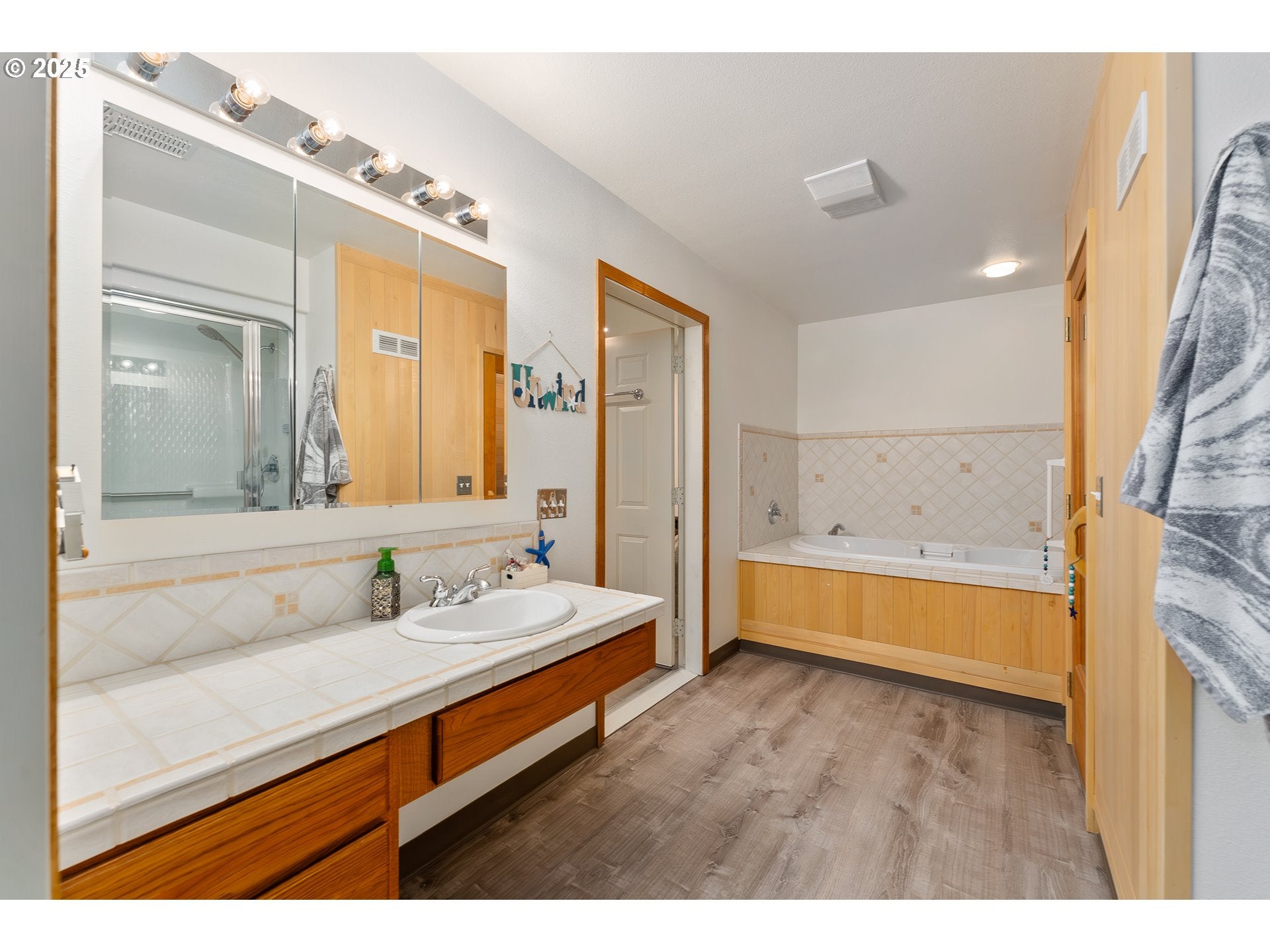 Roseburg, Oregon, 97470, United States, 4 Bedrooms Bedrooms, ,3 BathroomsBathrooms,Residential,Active,1701656