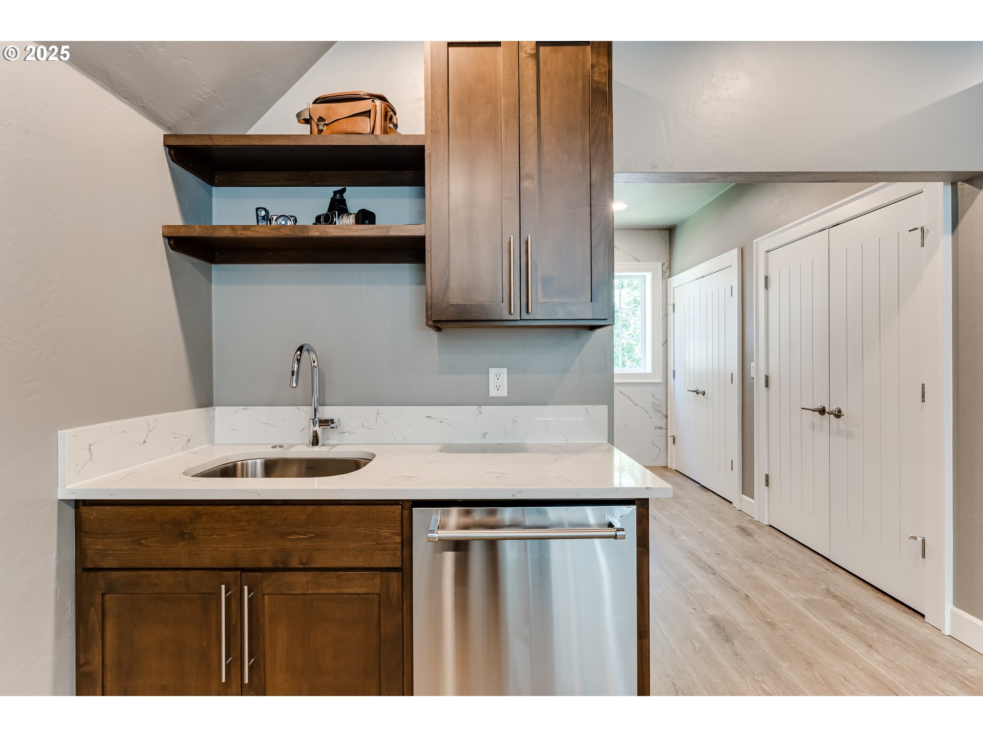 Eugene, Oregon, 97405, United States, ,5 BathroomsBathrooms,Residential,Active,1899898