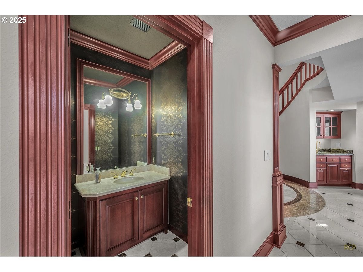 Rainier, Oregon, 97048, United States, 4 Bedrooms Bedrooms, ,5 BathroomsBathrooms,Residential,Active,1936128