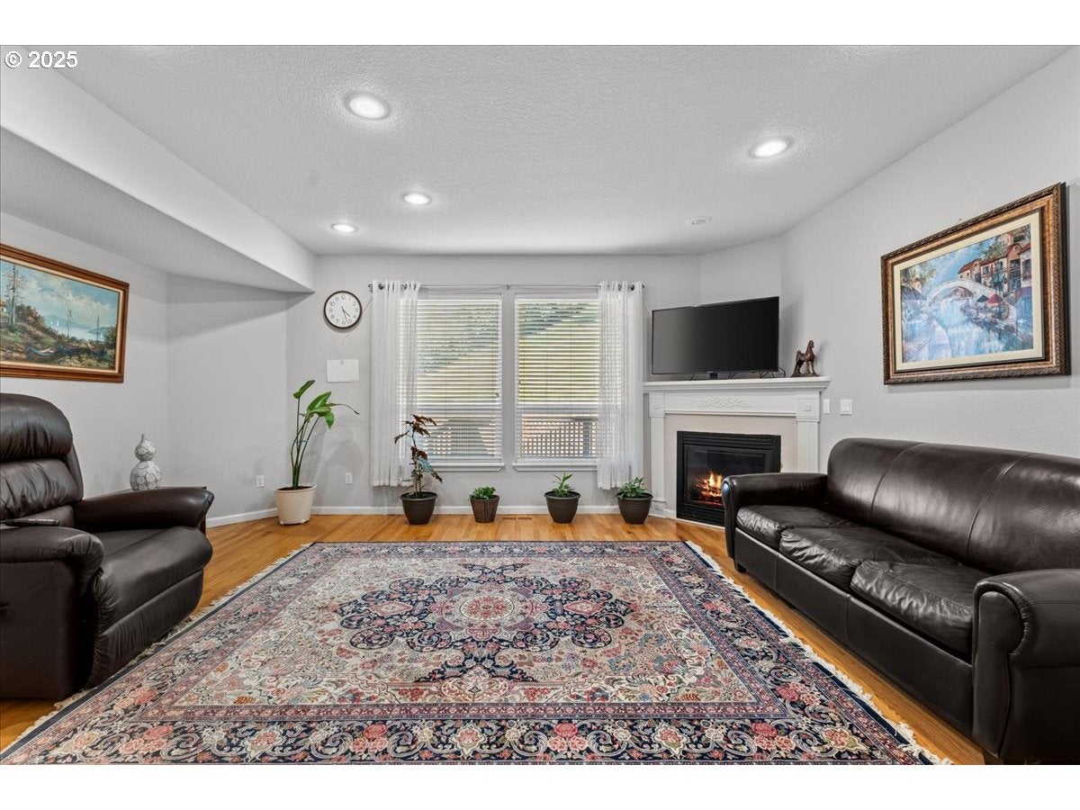 Portland, Oregon, 97236, United States, 5 Bedrooms Bedrooms, ,4 BathroomsBathrooms,Residential,Active,1877776