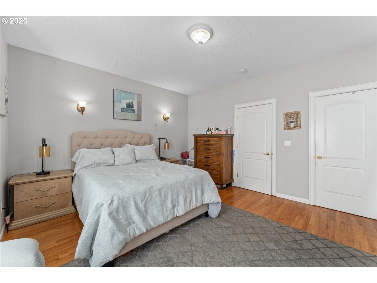 Portland, Oregon, 97236, United States, 5 Bedrooms Bedrooms, ,4 BathroomsBathrooms,Residential,Active,1877776