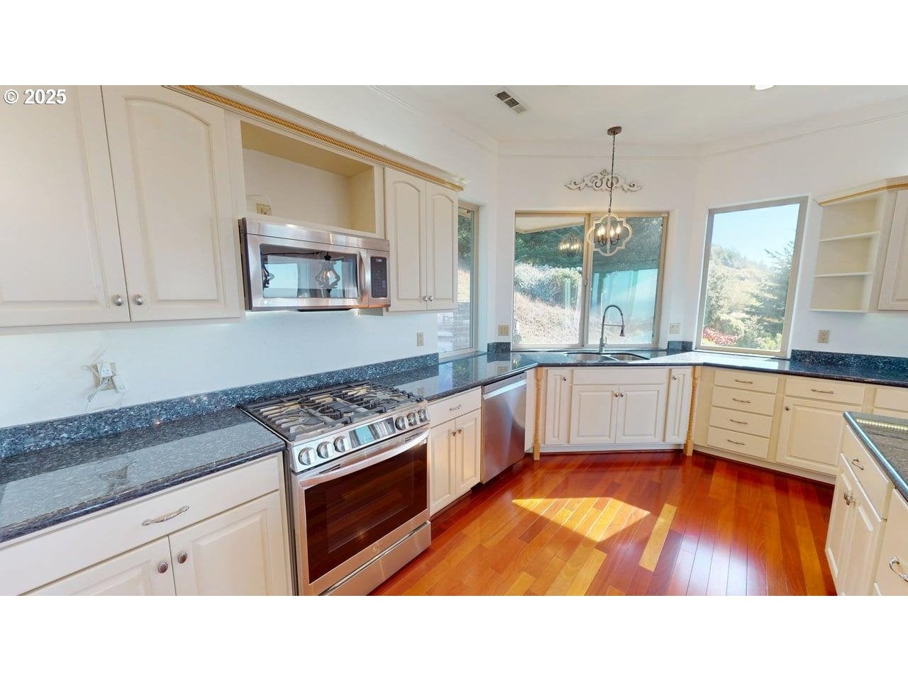 Brookings, Oregon, 97415, United States, 4 Bedrooms Bedrooms, ,4 BathroomsBathrooms,Residential,Active,1967294