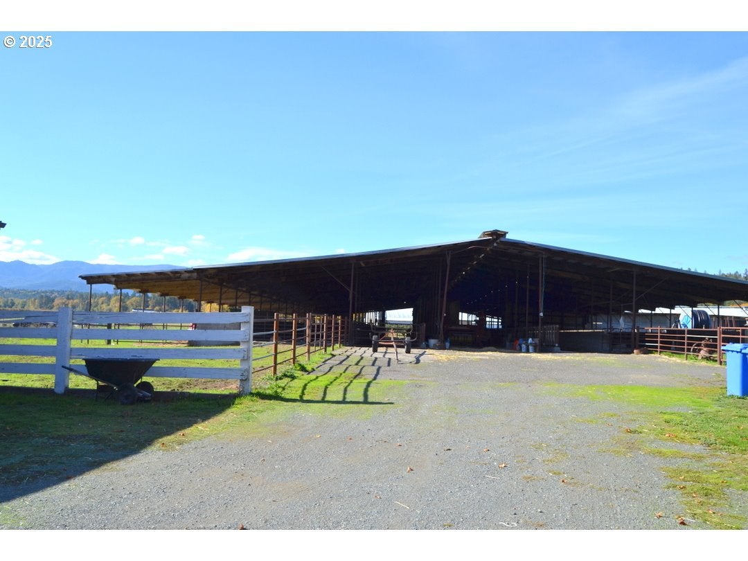 Grants Pass, Oregon, 97526, United States, 4 Bedrooms Bedrooms, ,2 BathroomsBathrooms,Residential,Active,1973321