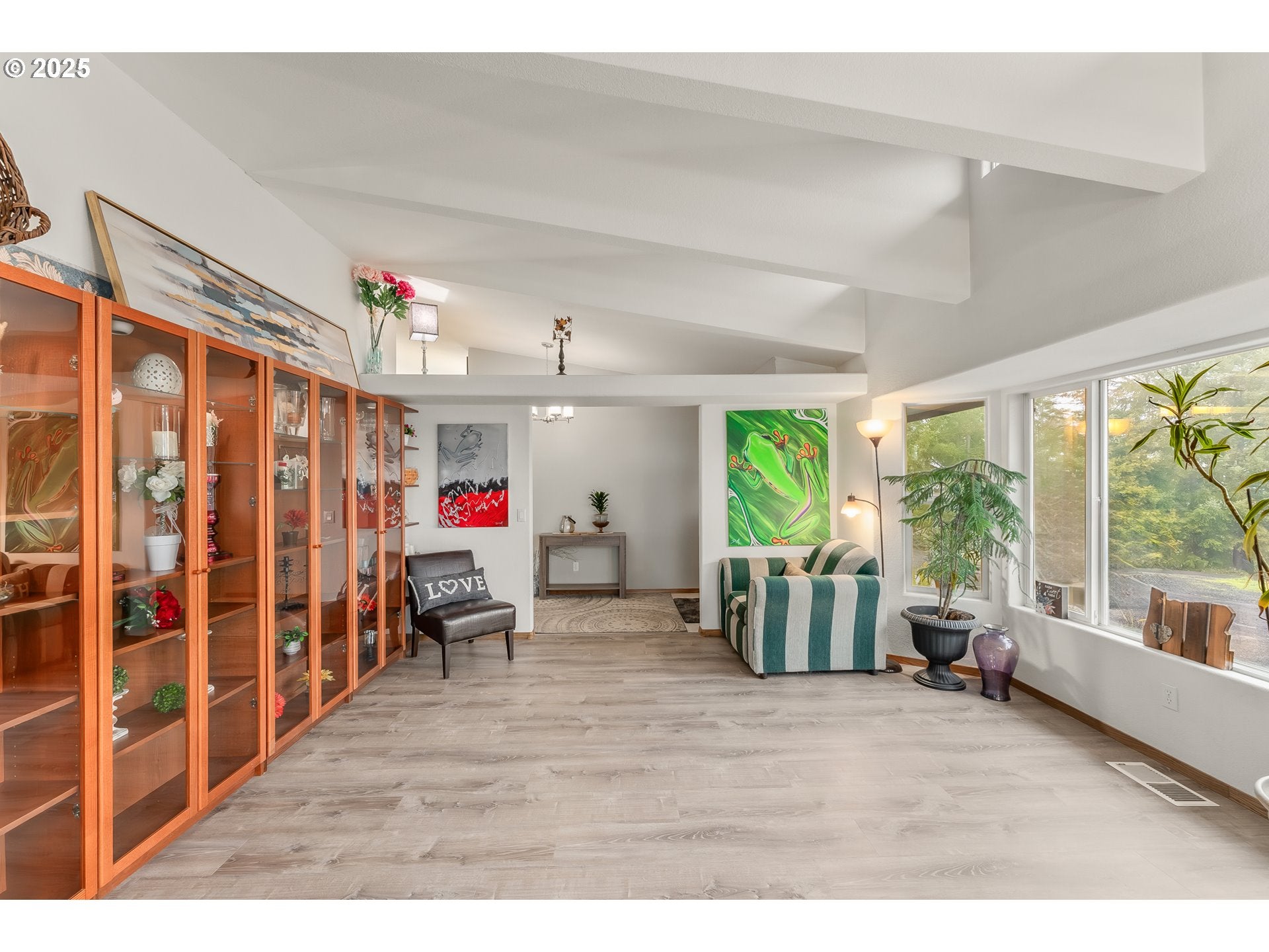 Roseburg, Oregon, 97470, United States, 4 Bedrooms Bedrooms, ,3 BathroomsBathrooms,Residential,Active,1701656