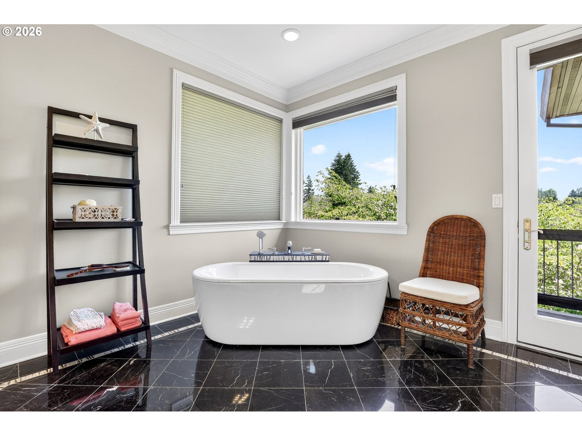 Gresham, Oregon, 97080, United States, 4 Bedrooms Bedrooms, ,6 BathroomsBathrooms,Residential,Active,2043133