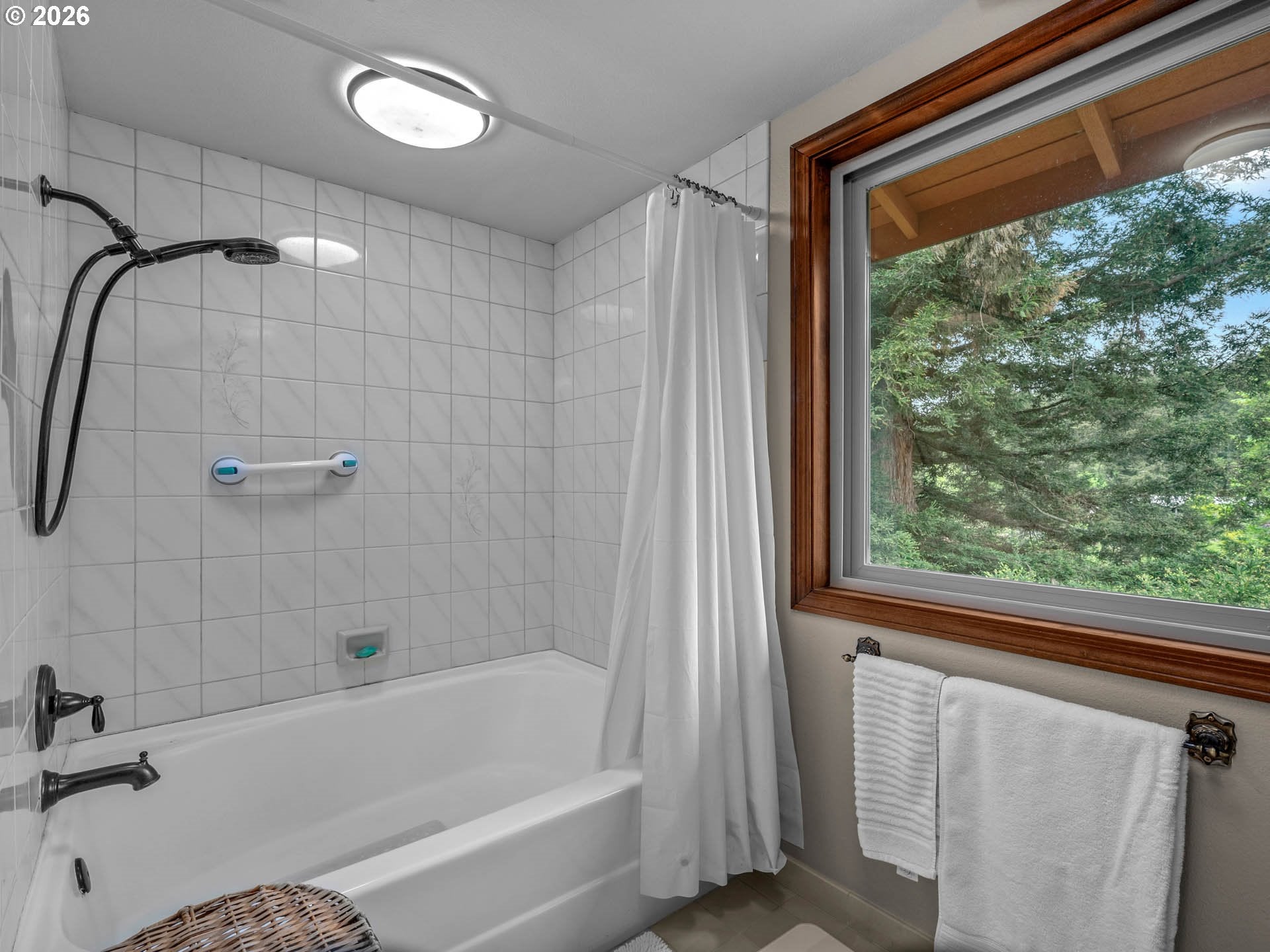 Portland, Oregon, 97231, United States, 4 Bedrooms Bedrooms, ,3 BathroomsBathrooms,Residential,Active,2043837
