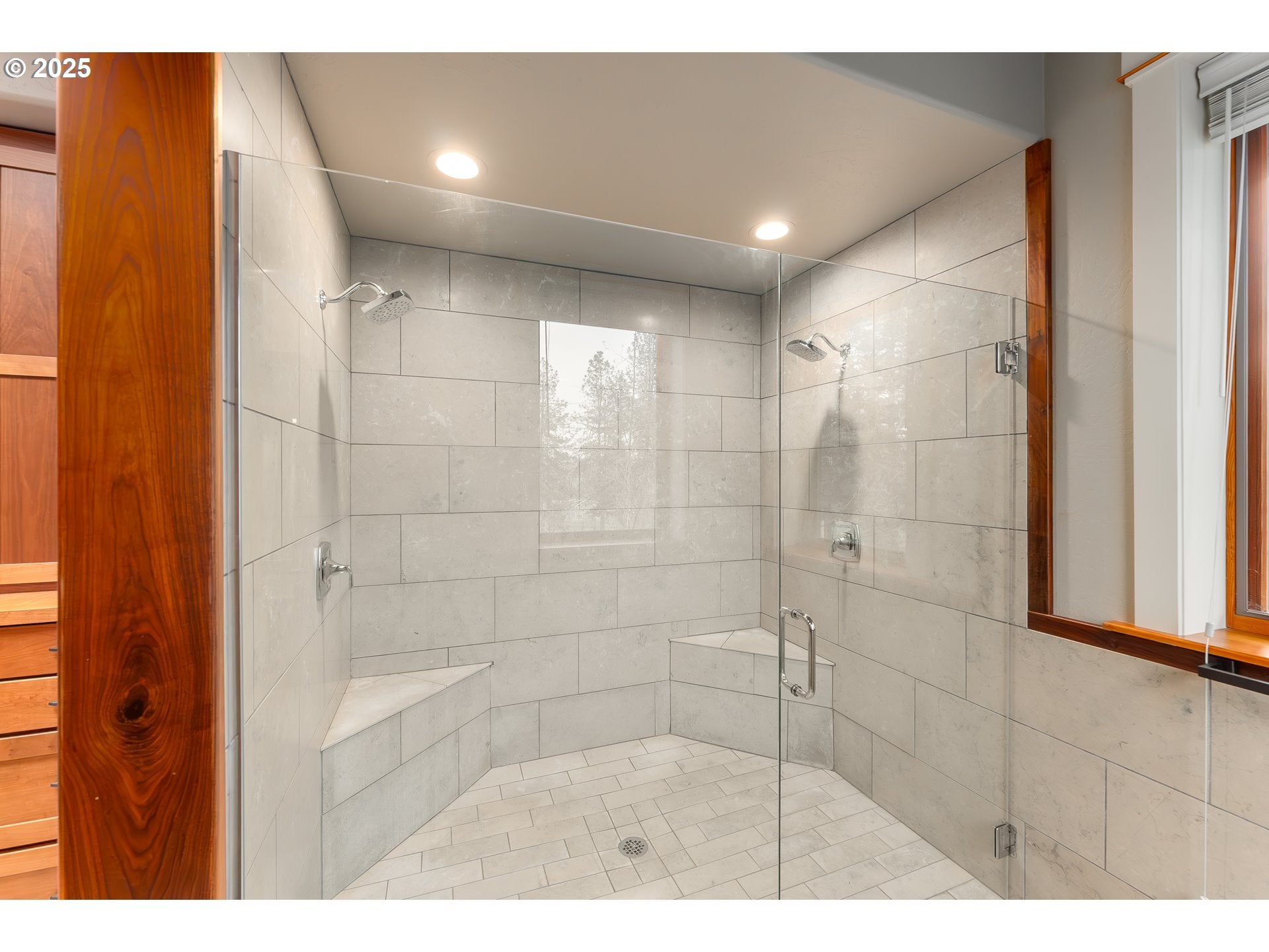 Roseburg, Oregon, 97471, United States, 3 Bedrooms Bedrooms, ,4 BathroomsBathrooms,Residential,Active,1941136