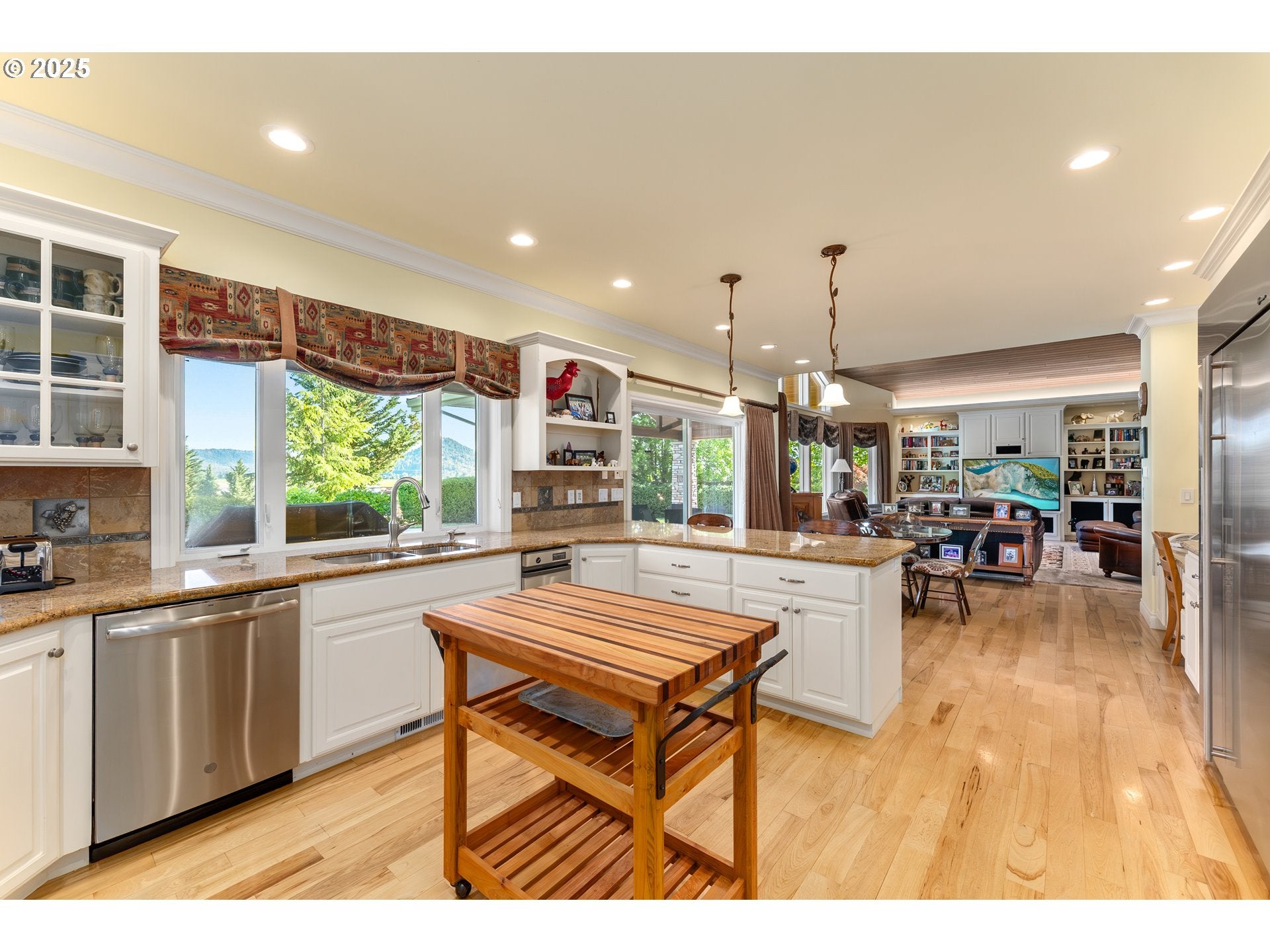 Roseburg, Oregon, 97471, United States, ,3 BathroomsBathrooms,Residential,Active,1828697