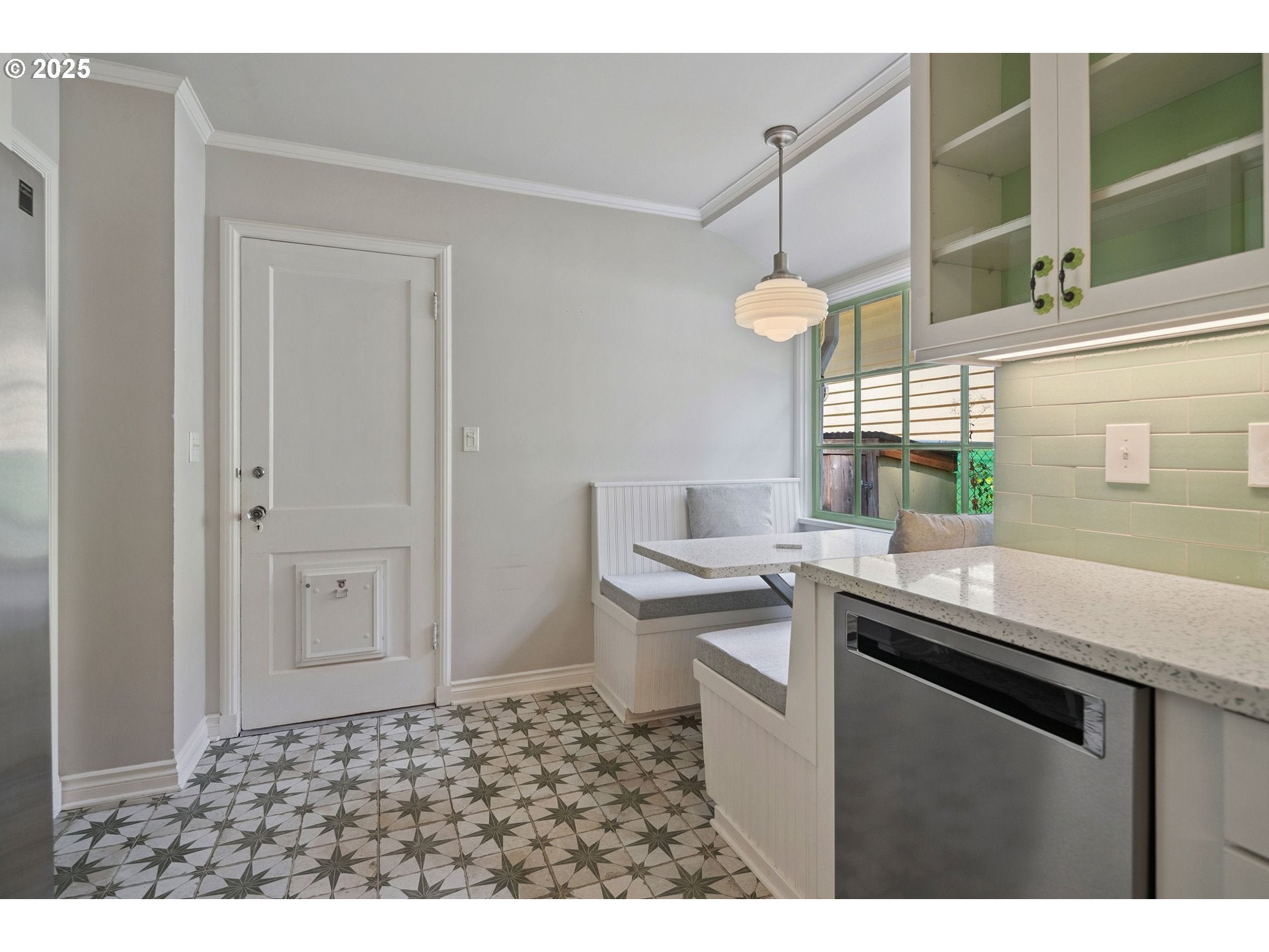 Lake Oswego, Oregon, 97034, United States, ,3 BathroomsBathrooms,Residential,Active,1899903