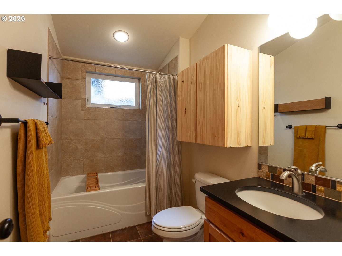 Hood River, Oregon, 97031, United States, 3 Bedrooms Bedrooms, ,3 BathroomsBathrooms,Residential,Active,1927664