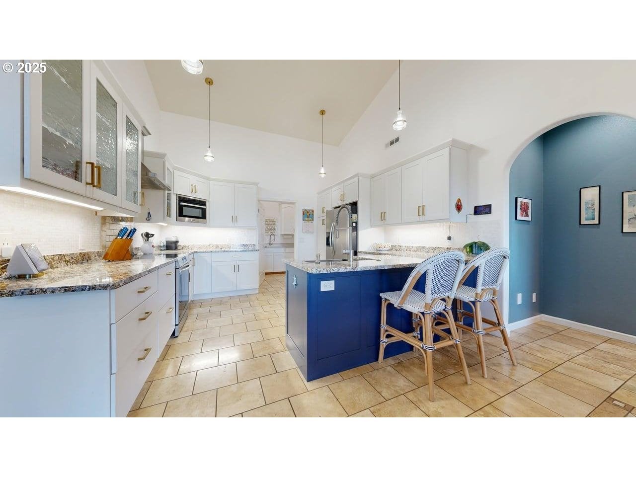 Brookings, Oregon, 97415, United States, 6 Bedrooms Bedrooms, ,4 BathroomsBathrooms,Residential,Pending,1933905