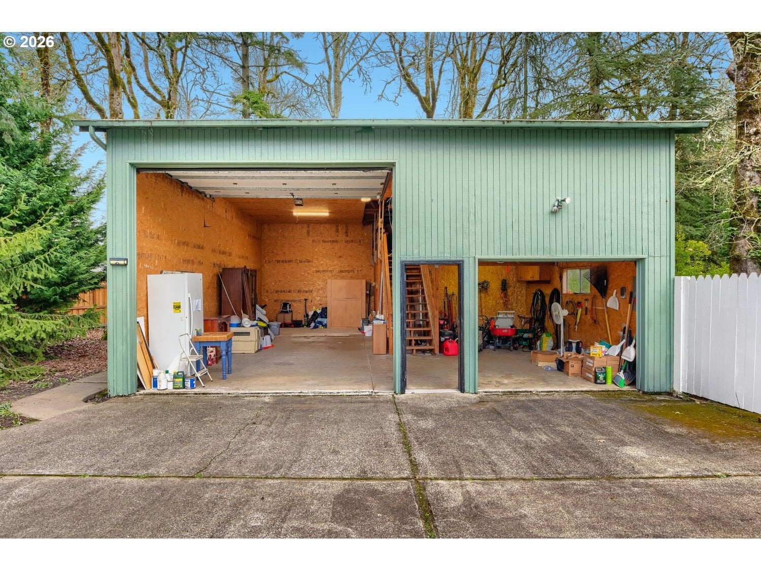Milwaukie, Oregon, 97267, United States, 5 Bedrooms Bedrooms, ,4 BathroomsBathrooms,Residential,Active,2044550