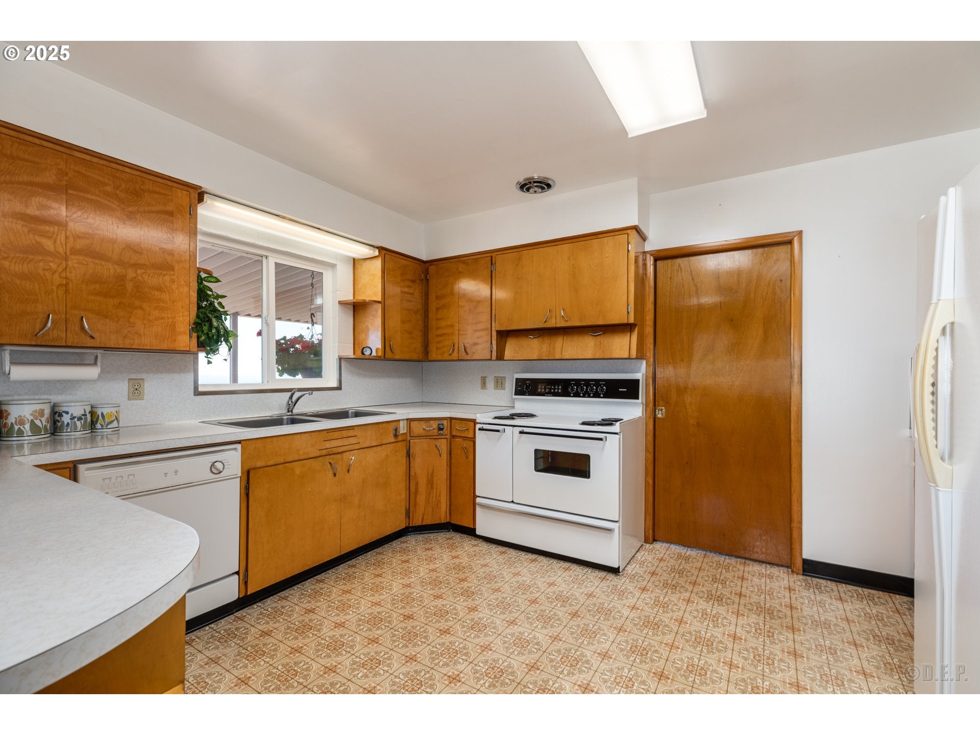 Scappoose, Oregon, 97056, United States, 4 Bedrooms Bedrooms, ,2 BathroomsBathrooms,Residential,Active,1914619