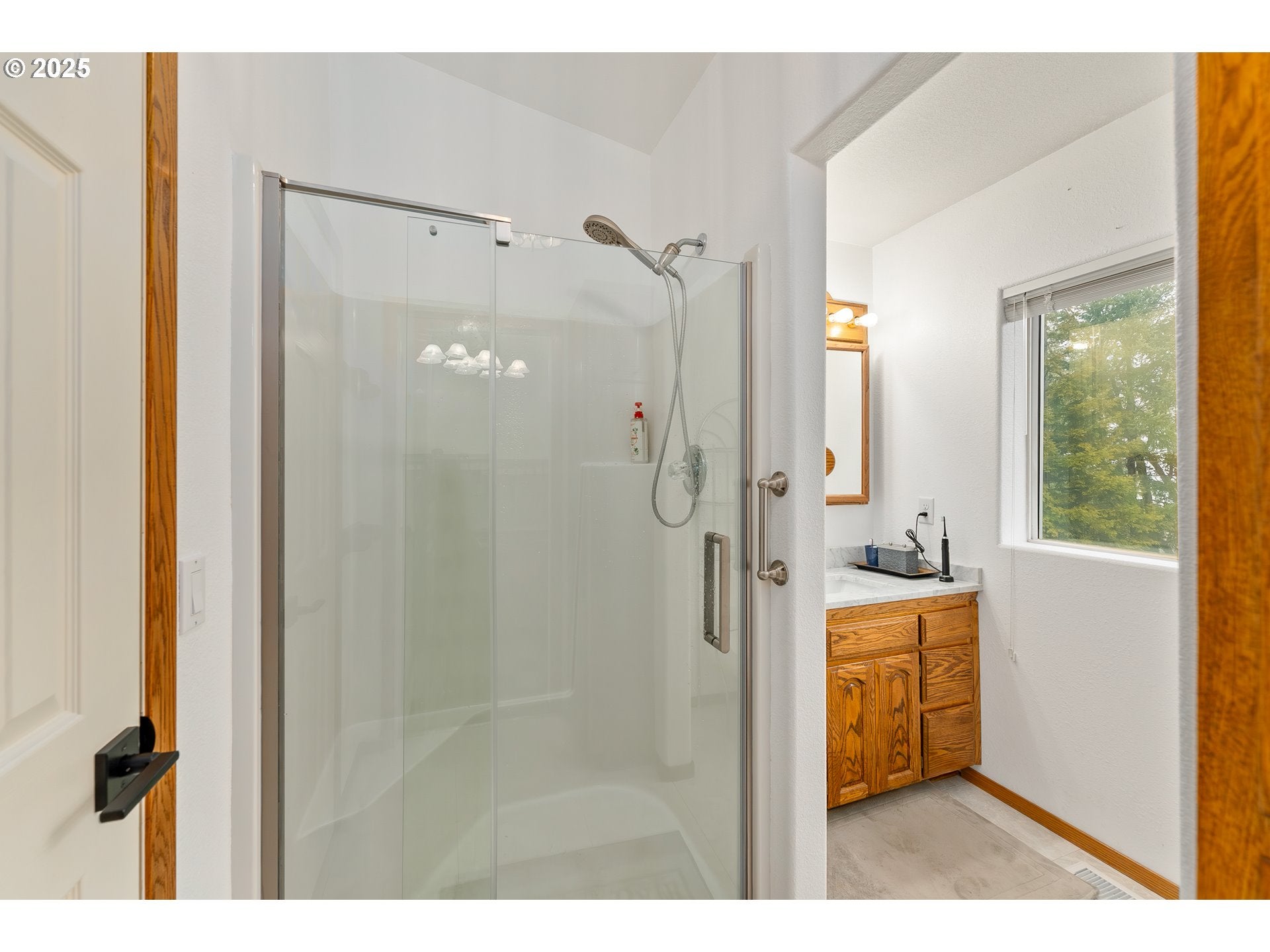 Roseburg, Oregon, 97470, United States, 4 Bedrooms Bedrooms, ,3 BathroomsBathrooms,Residential,Active,1701656