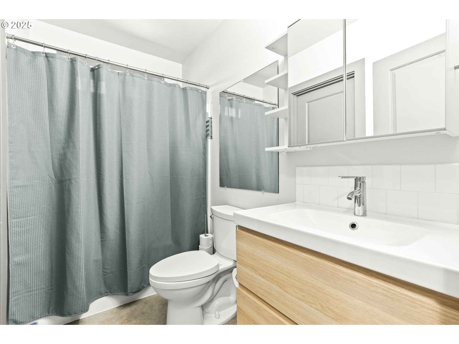 Troutdale, Oregon, 97060, United States, 4 Bedrooms Bedrooms, ,3 BathroomsBathrooms,Residential,Active,1898028