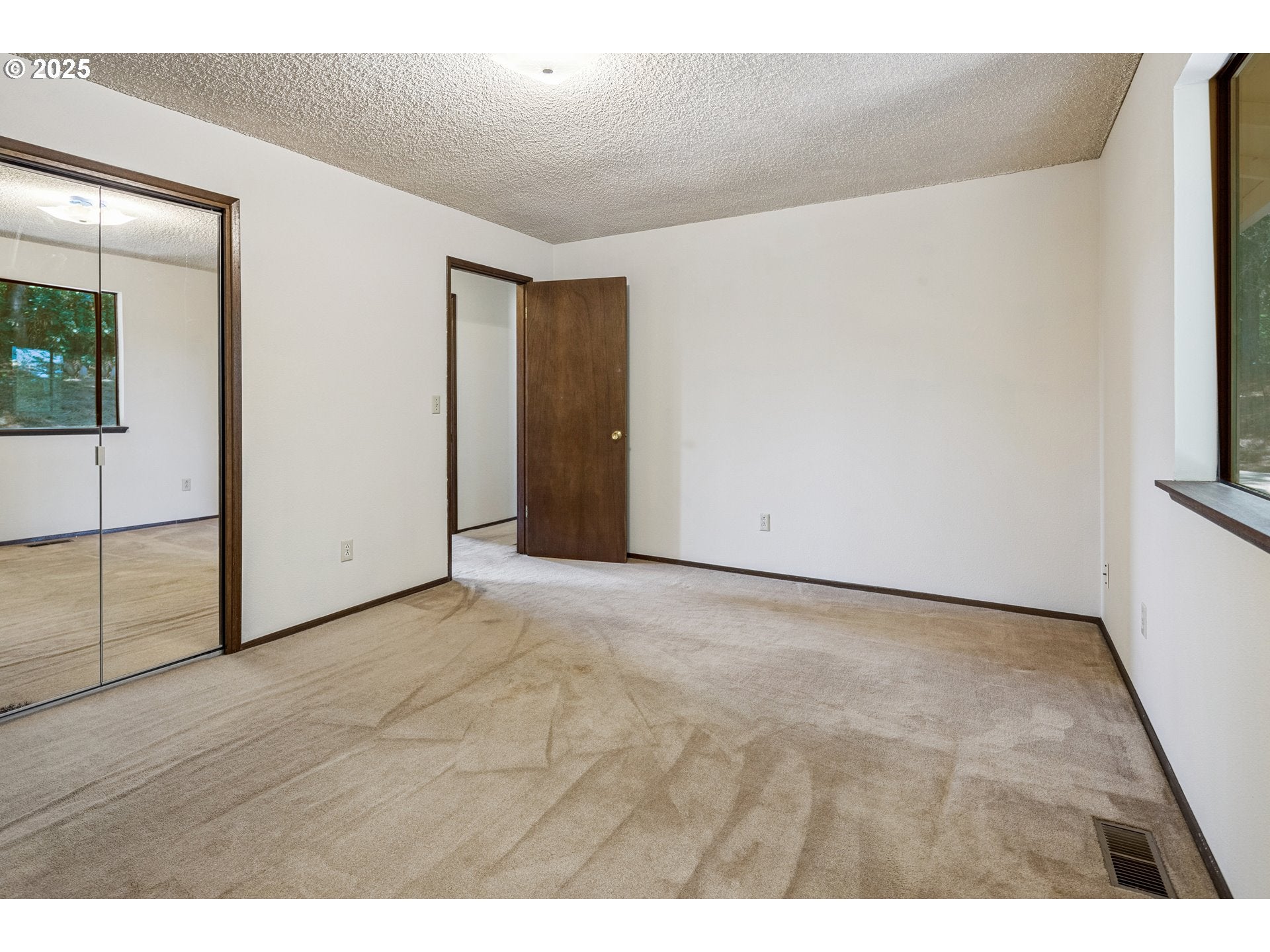 Wilsonville, Oregon, 97070, United States, 3 Bedrooms Bedrooms, ,2 BathroomsBathrooms,Residential,Active,1908136