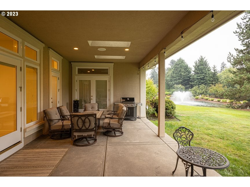 Eugene, Oregon, 97401, United States, 5 Bedrooms Bedrooms, ,5 BathroomsBathrooms,Residential,Active,1986881