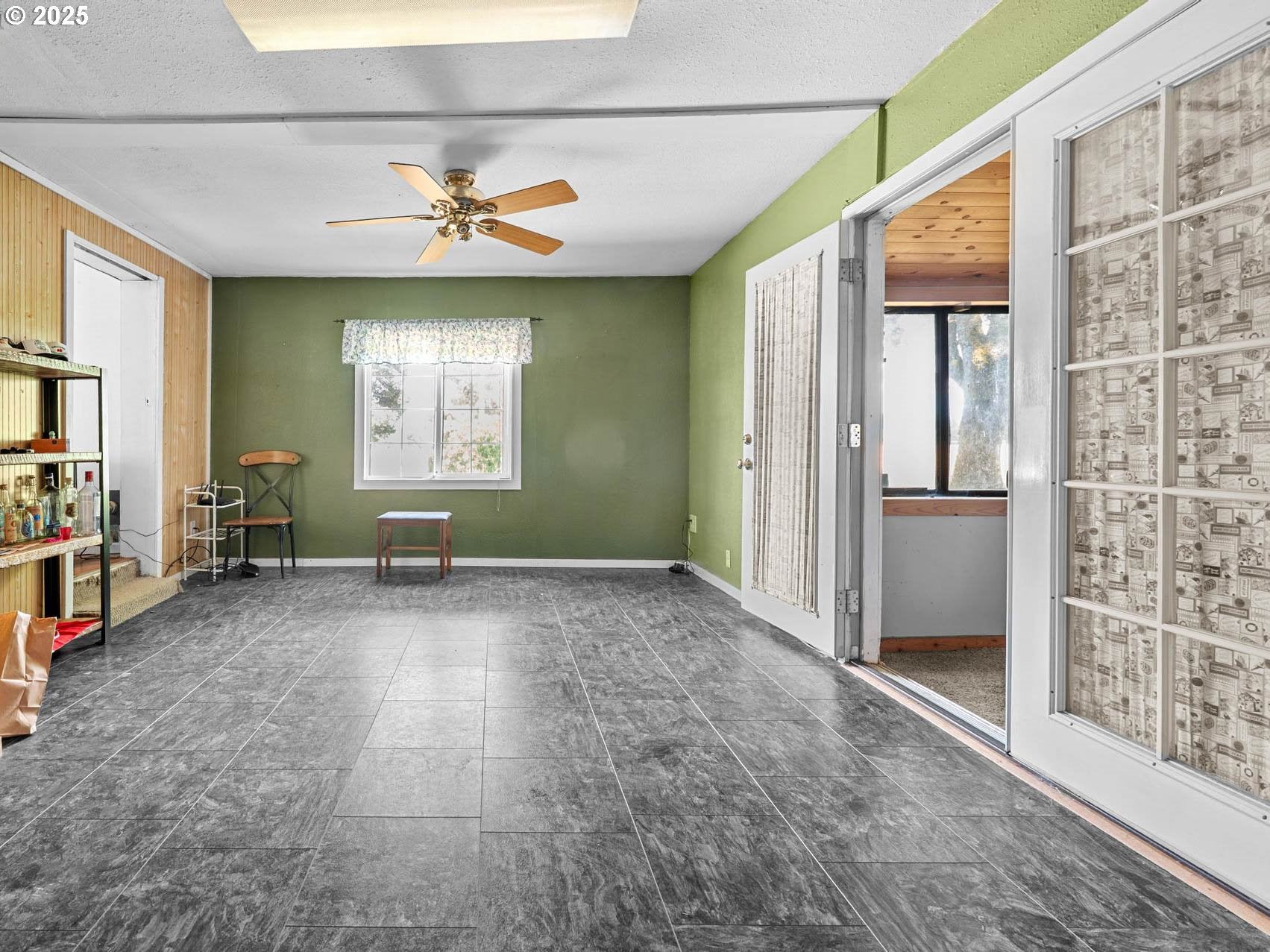 Hillsboro, Oregon, 97124, United States, 2 Bedrooms Bedrooms, ,1 BathroomBathrooms,Residential,Active,1899210