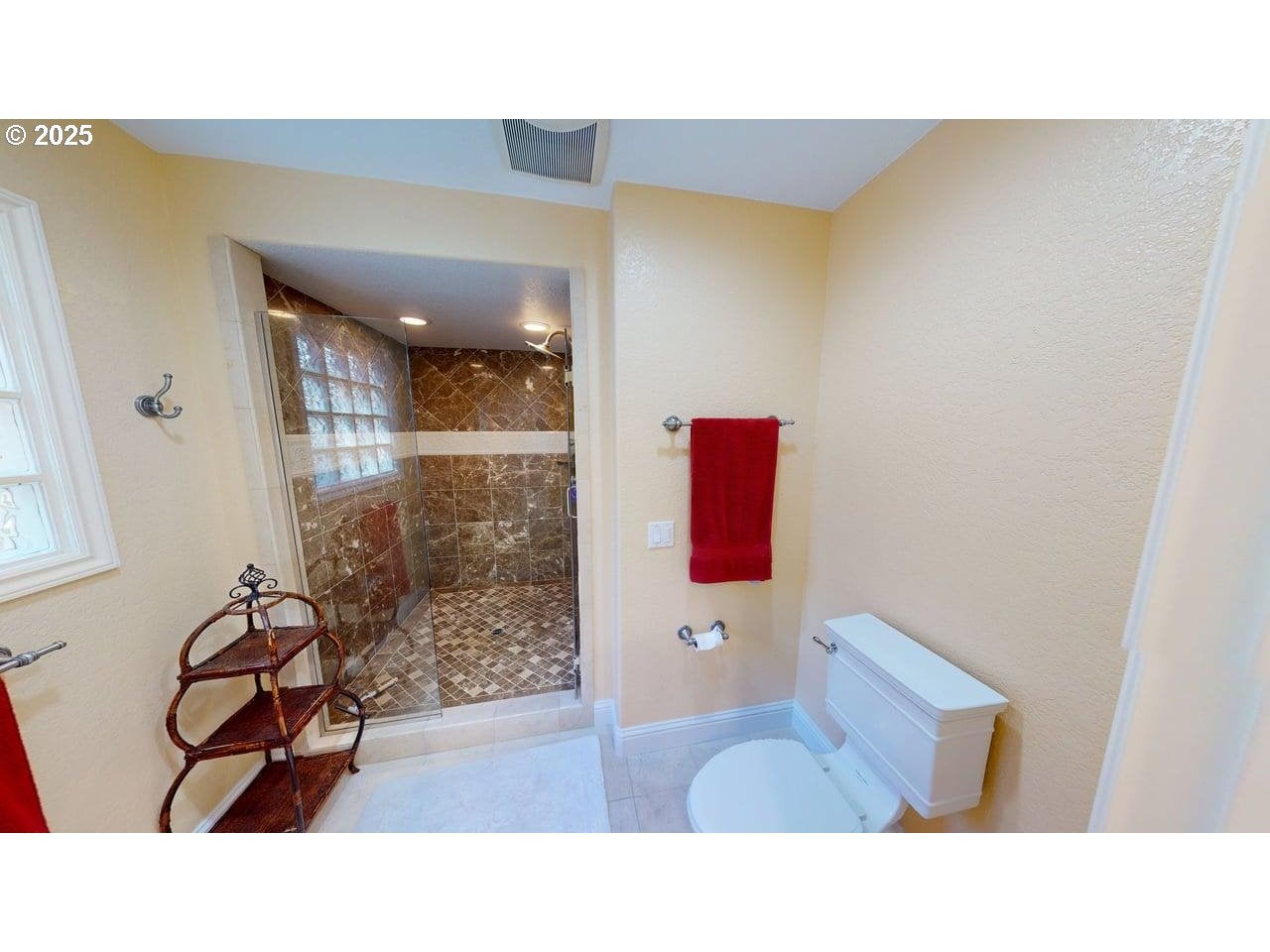 Gold Beach, Oregon, 97444, United States, 4 Bedrooms Bedrooms, ,3 BathroomsBathrooms,Residential,Active,1913016