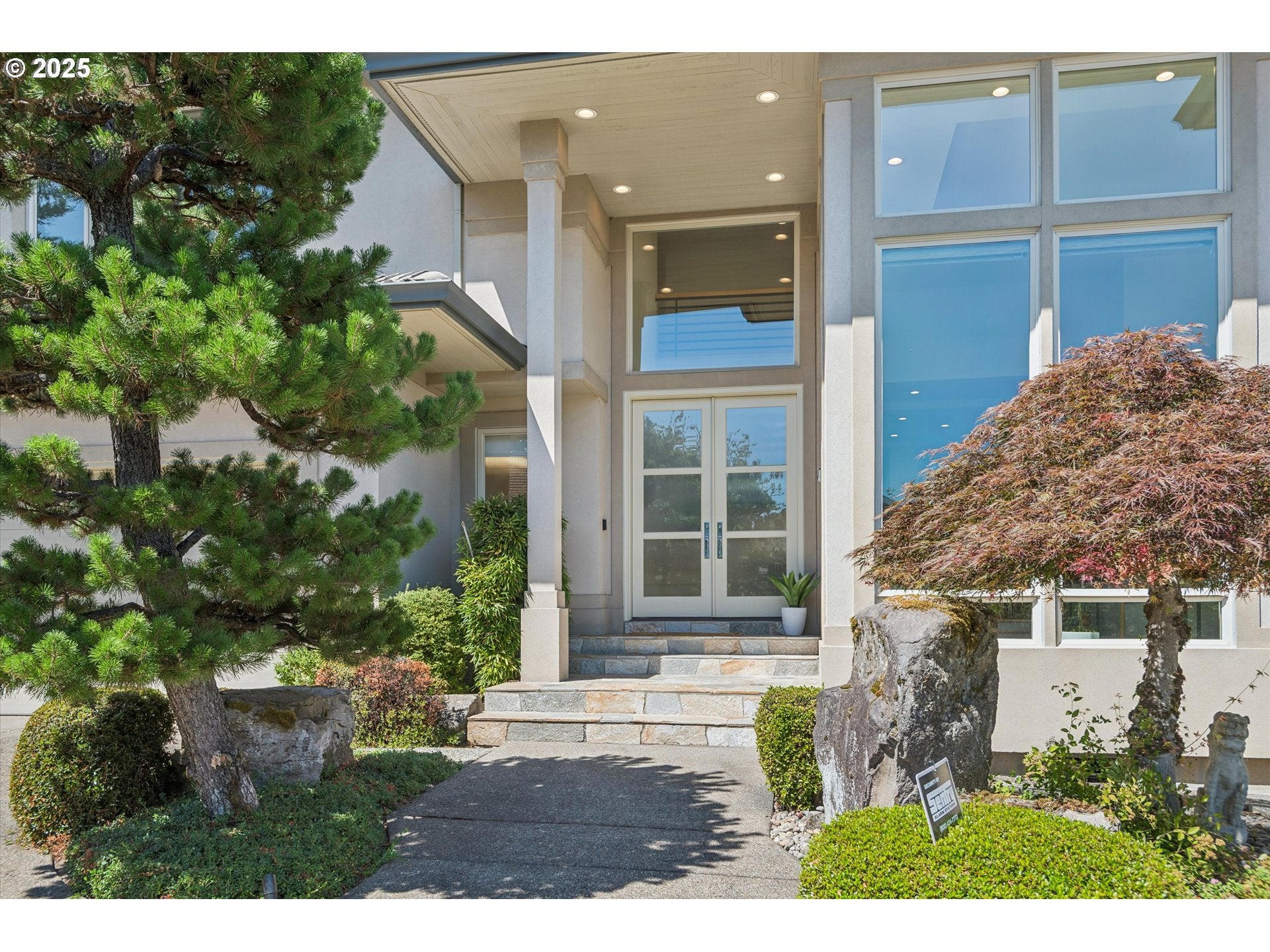 Lake Oswego, Oregon, 97034, United States, 4 Bedrooms Bedrooms, ,5 BathroomsBathrooms,Residential,Active,1914922