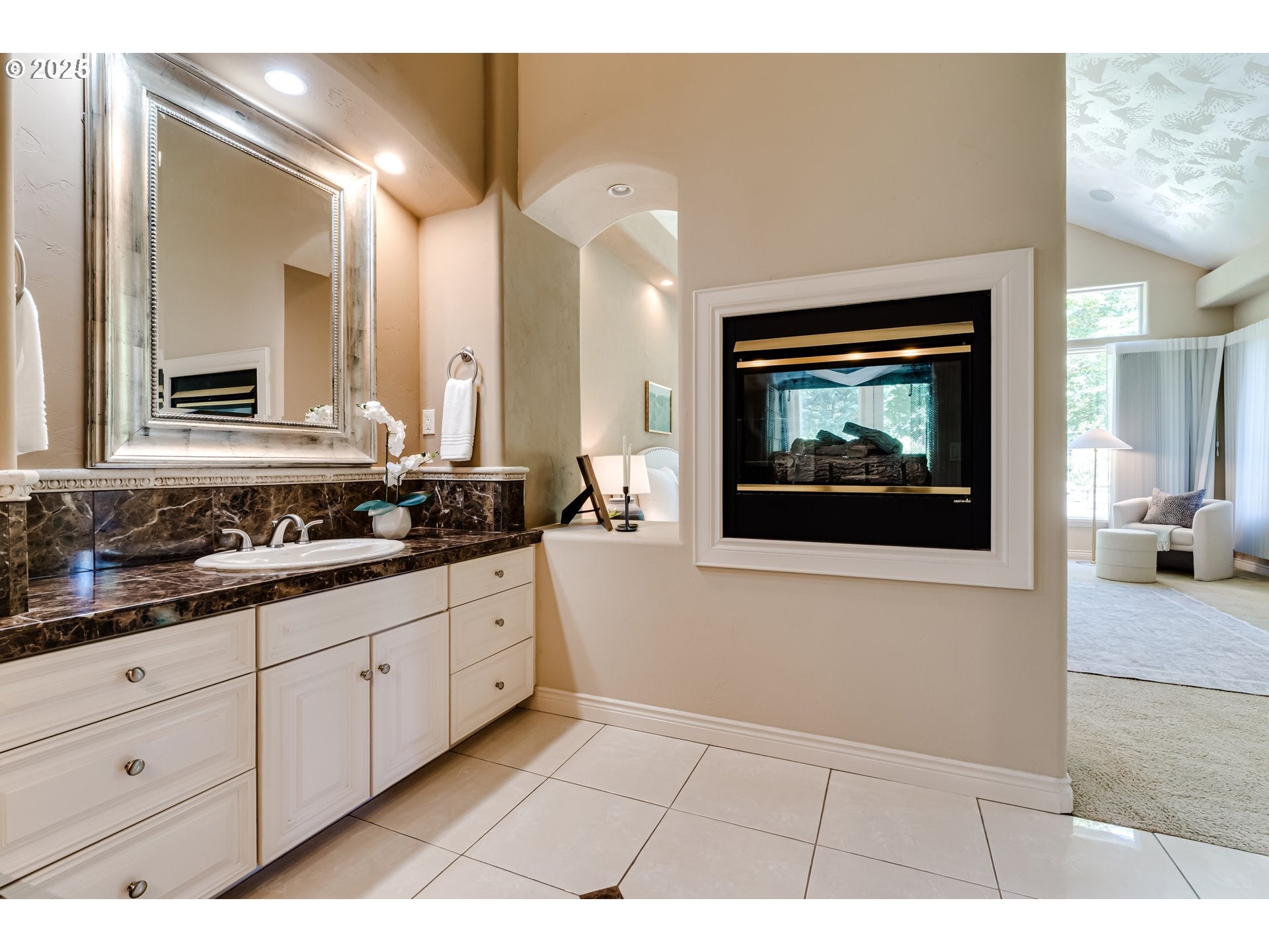 Eugene, Oregon, 97401, United States, 4 Bedrooms Bedrooms, ,4 BathroomsBathrooms,Residential,Active,1886816