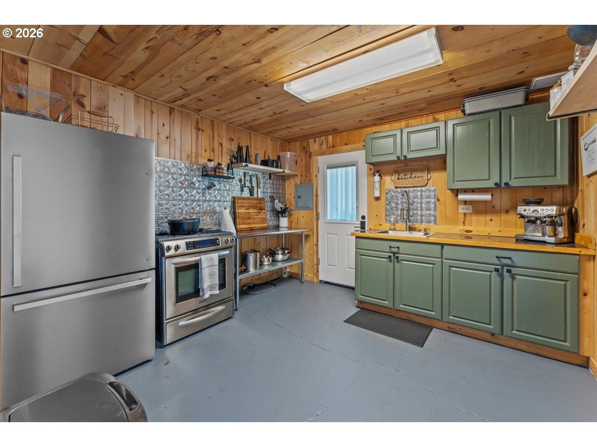 Eagle Creek, Oregon, 97022, United States, 4 Bedrooms Bedrooms, ,5 BathroomsBathrooms,Residential,Active,2007176