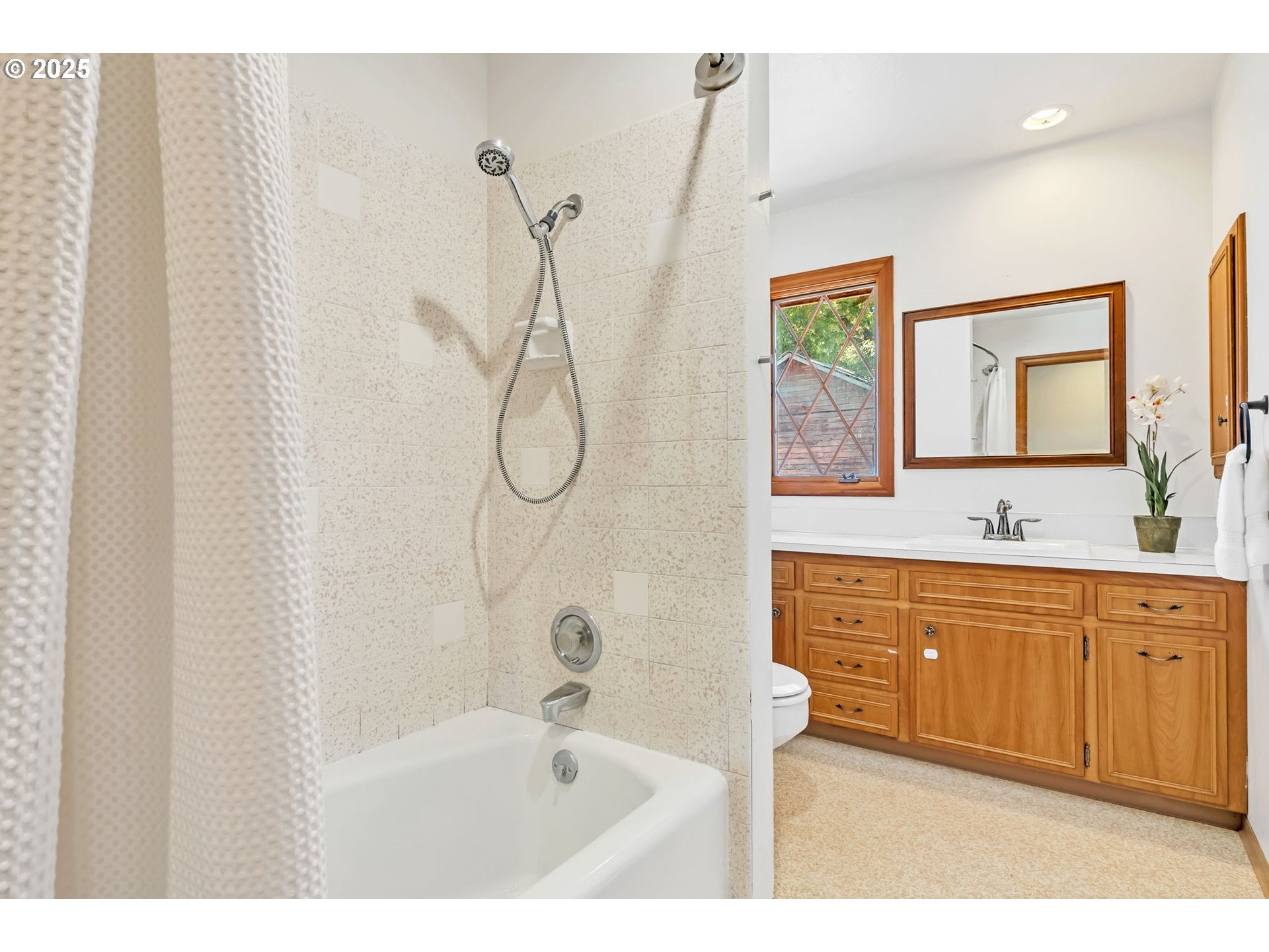 Creswell, Oregon, 97426, United States, 3 Bedrooms Bedrooms, ,3 BathroomsBathrooms,Residential,Active,1888984