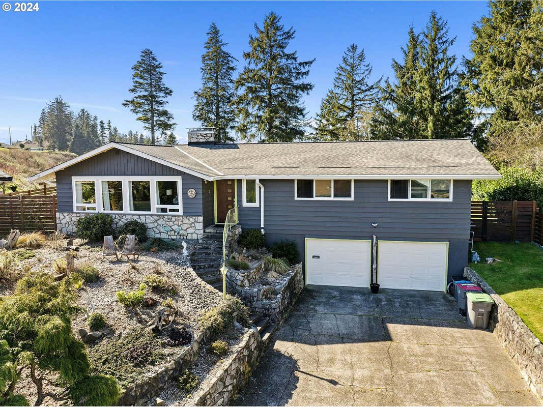 27 SKYLINE PL, ASTORIA, OR 97103, photo 1 of 30