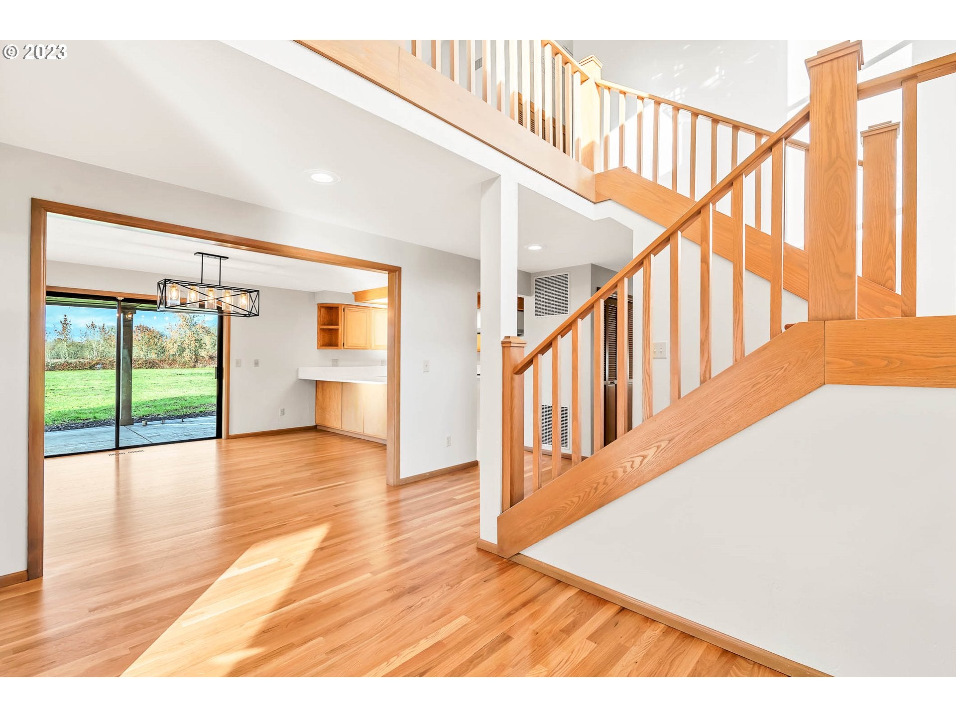 Eugene, Oregon, 97402, United States, 3 Bedrooms Bedrooms, ,3 BathroomsBathrooms,Residential,Active,1900212
