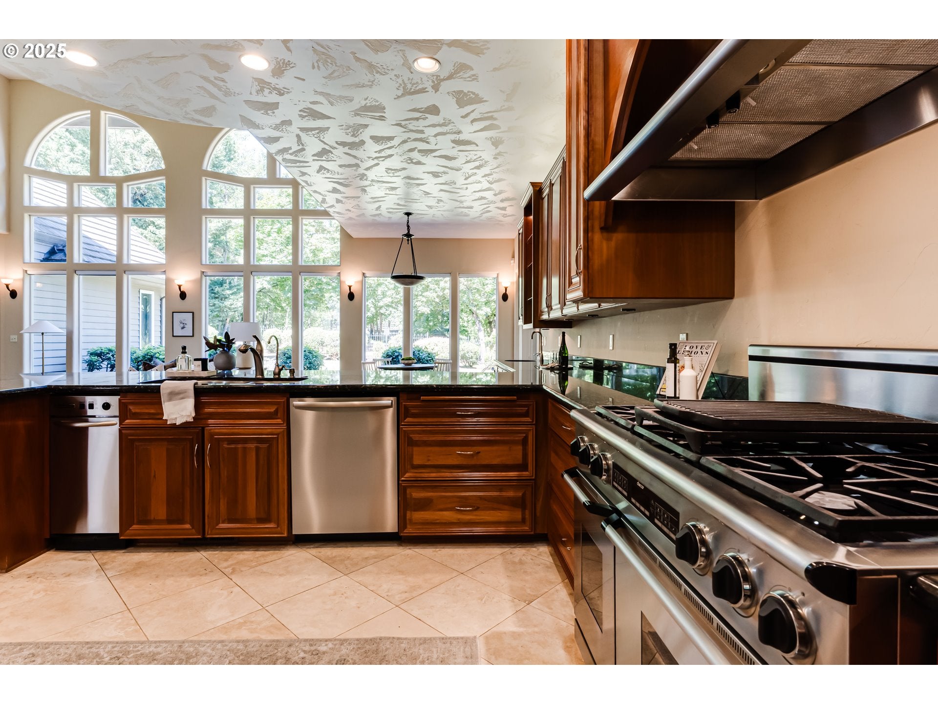 Eugene, Oregon, 97401, United States, 4 Bedrooms Bedrooms, ,4 BathroomsBathrooms,Residential,Active,1886816