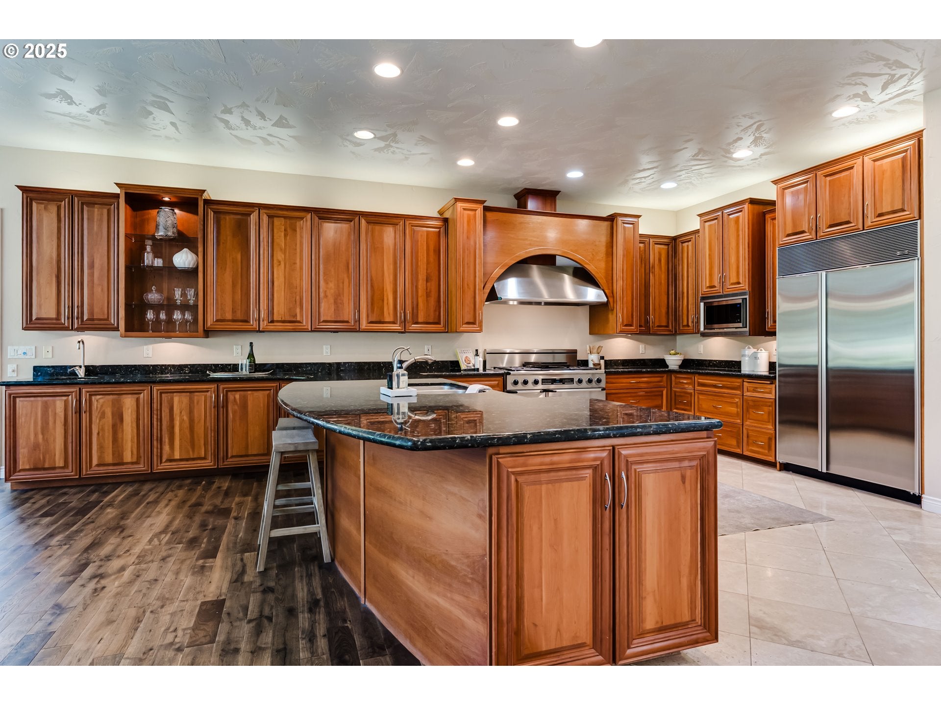 Eugene, Oregon, 97401, United States, 4 Bedrooms Bedrooms, ,4 BathroomsBathrooms,Residential,Active,1886816