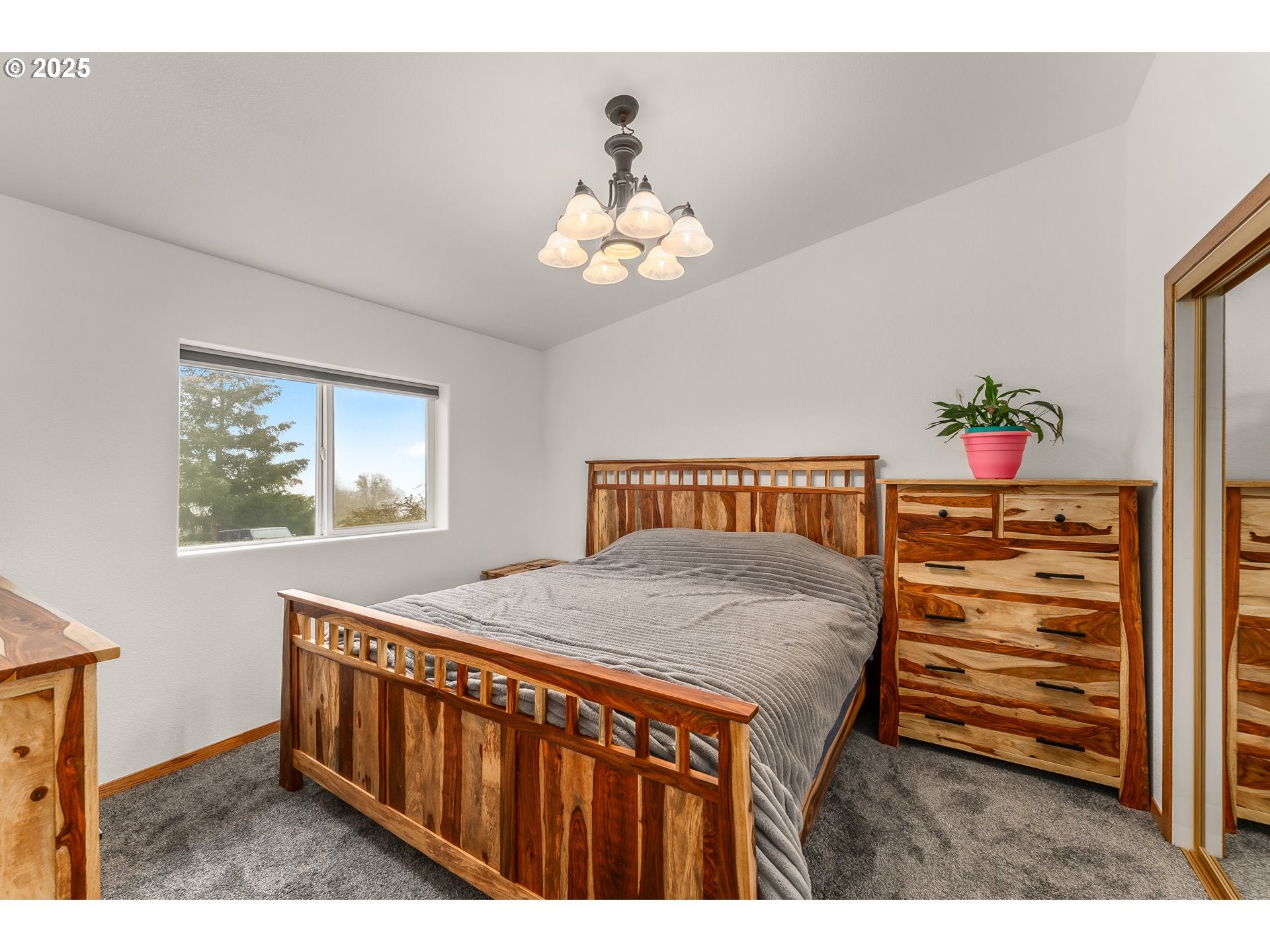 Roseburg, Oregon, 97470, United States, 4 Bedrooms Bedrooms, ,3 BathroomsBathrooms,Residential,Active,1701656