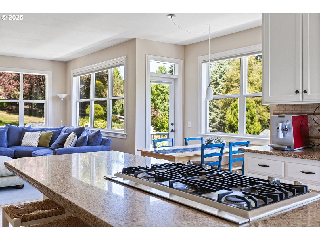 Lake Oswego, Oregon, 97034, United States, 3 Bedrooms Bedrooms, ,3 BathroomsBathrooms,Residential,Active,1862857