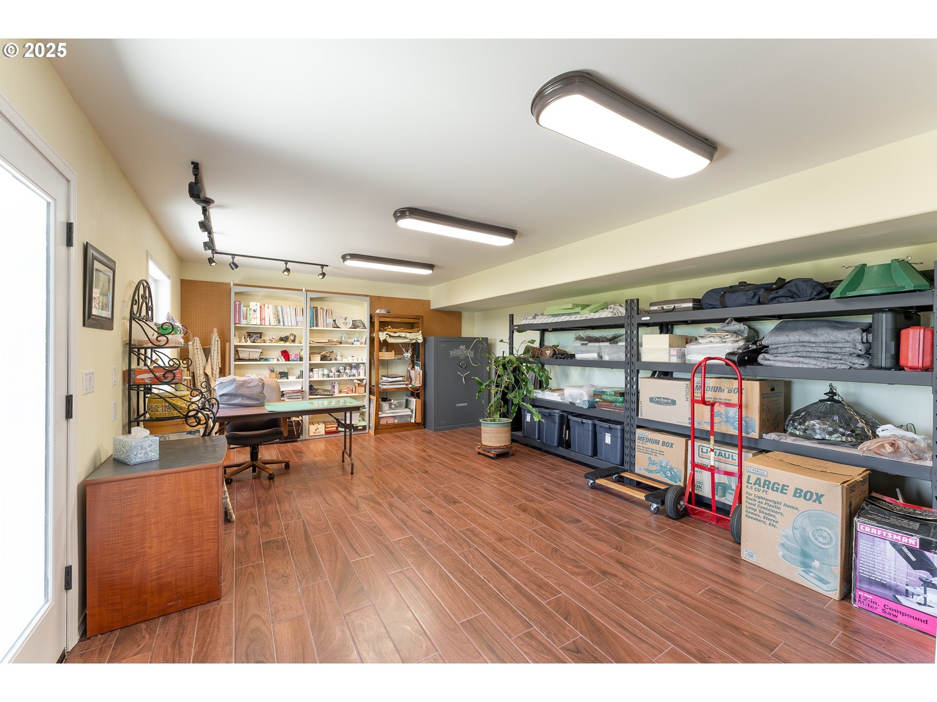 Roseburg, Oregon, 97471, United States, 4 Bedrooms Bedrooms, ,4 BathroomsBathrooms,Residential,Active,1800177