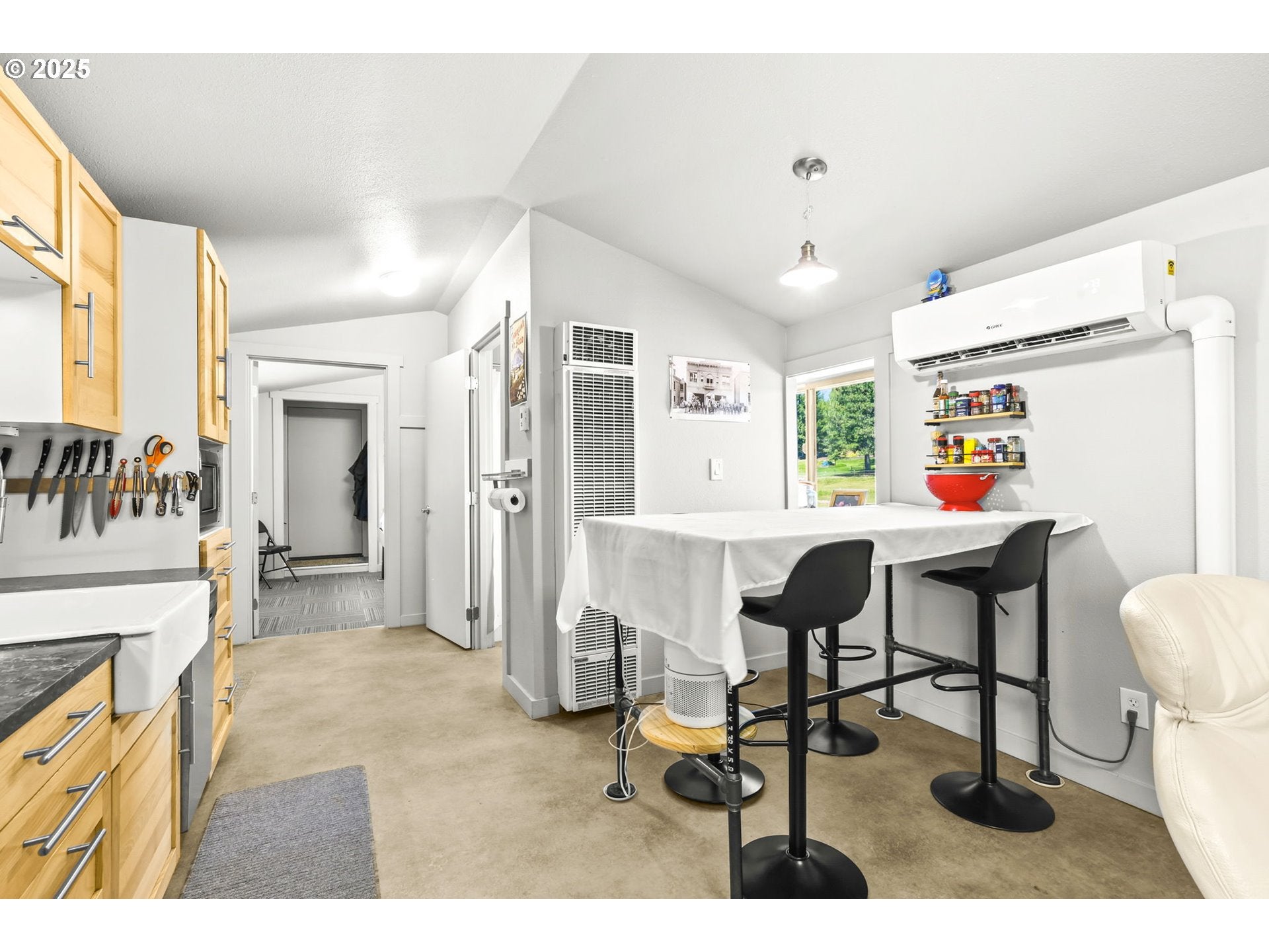 Troutdale, Oregon, 97060, United States, 4 Bedrooms Bedrooms, ,3 BathroomsBathrooms,Residential,Active,1898028