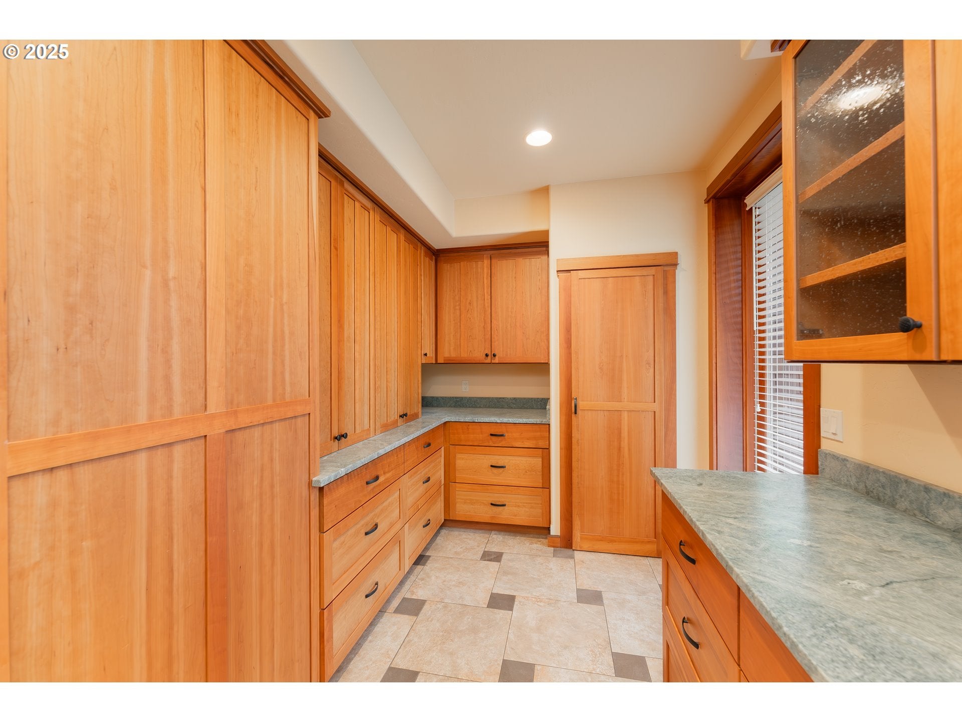 Roseburg, Oregon, 97471, United States, 3 Bedrooms Bedrooms, ,4 BathroomsBathrooms,Residential,Active,1941136